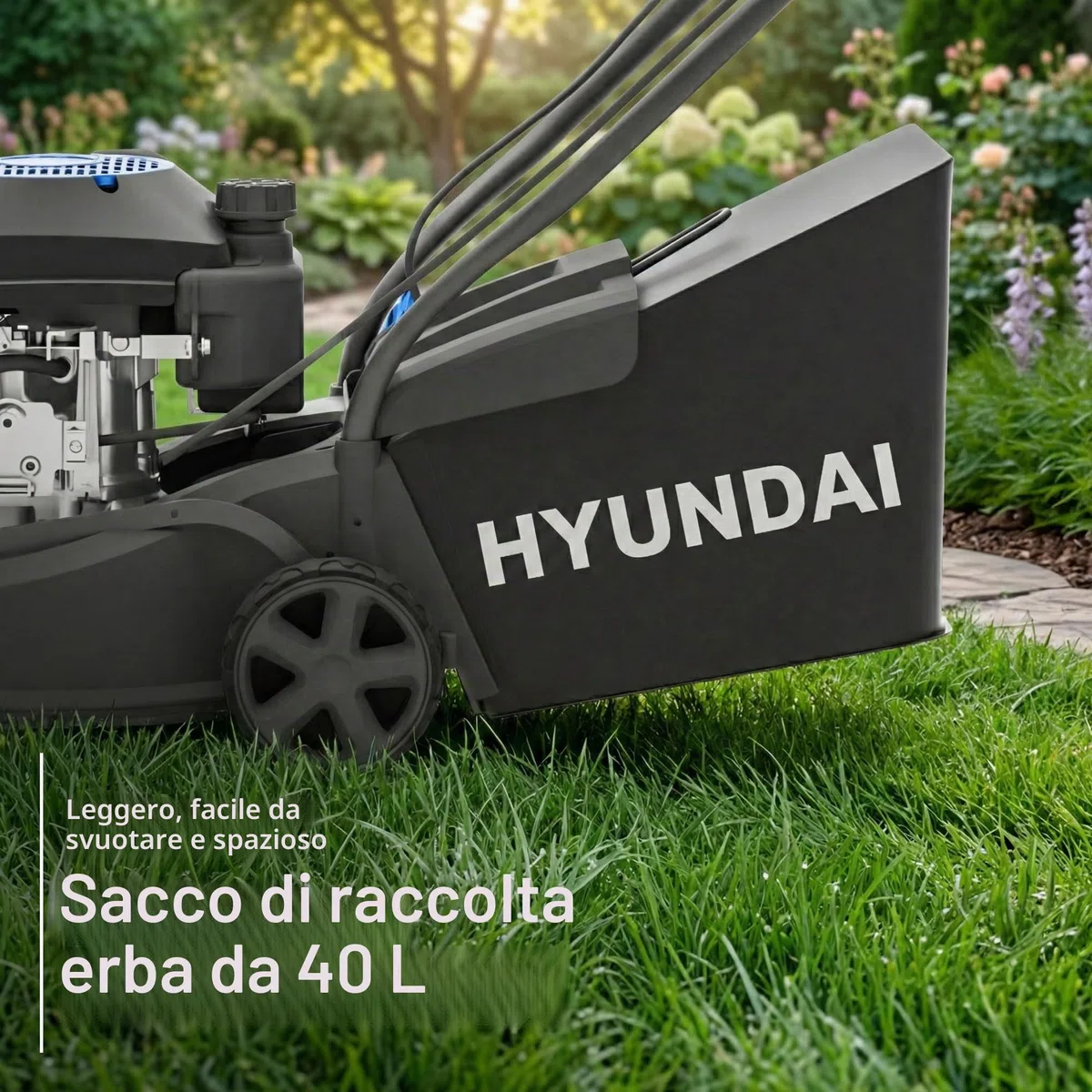 Hyundai Tosaerba a benzina, larghezza di taglio 39 cm, motore 131 cc, sacco di raccolta da 35 litri e scarico posteriore, spinta manuale, edizione nera
