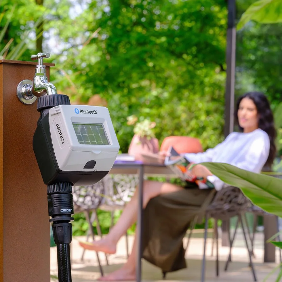 Claber Tempo myAquaSolar – Programmatore 1 via con pannello solare integrato, controllo smart Bluetooth® tramite app myClaber, 2 programmi, senza batterie, attacco 3/4”, compatibile sensore pioggia.