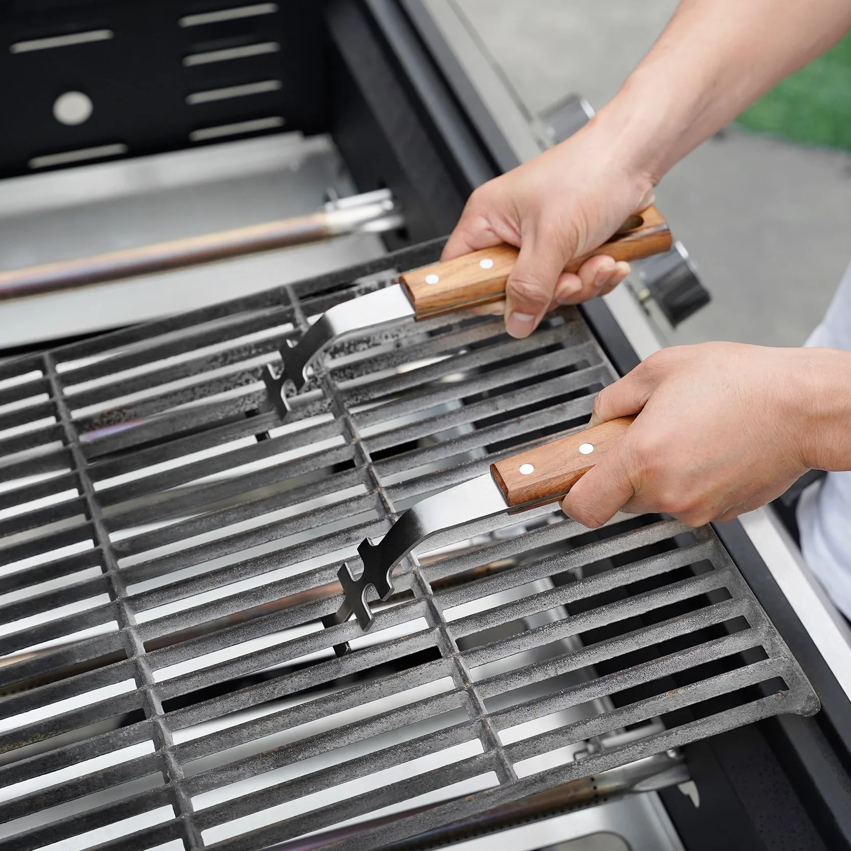 onlyfire 2 Pezzi Sollevatori per Griglia in Acciaio Inox con Maniglia in Legno di Acacia, Attrezzo per Sollevare Le Griglie del Barbecue per Maneggiare in Sicurezza Le Griglie Calde,Accessori per BBQ