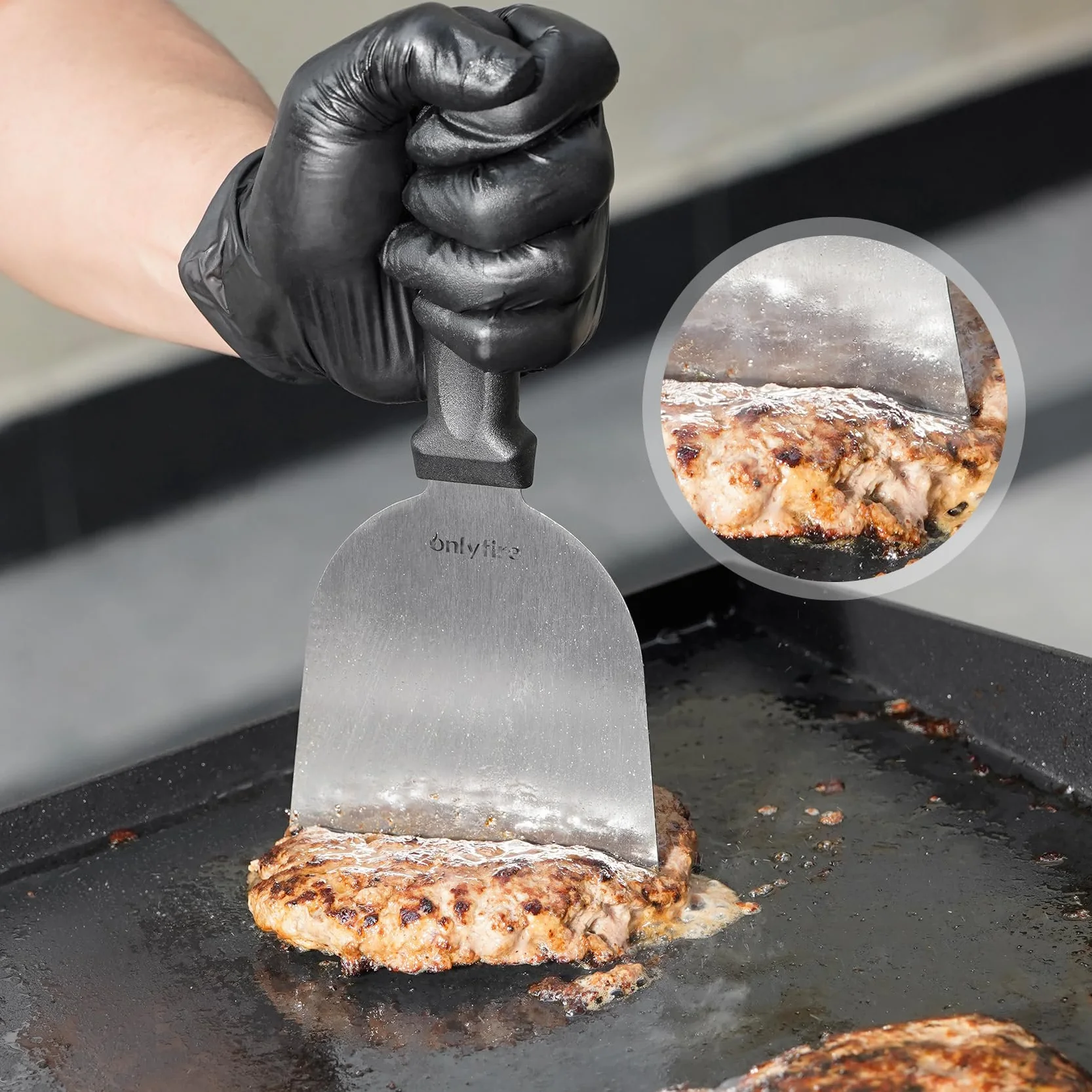onlyfire Set di Spatola 4pcs Kit Utensili Barbecue per Teppanyaki, Smash Burger Pressa per Hamburger in Ghisa, Spatola per Piastra, Raschietto per Barbecue e Pinze da Cucina, Kit Utensili Barbecue