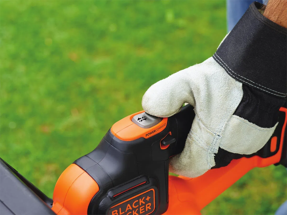 BLACK+DECKER Tagliasiepi a Batteria Litio, Lunghezza lama 50 cm, Impugnatura Ergonomica 18 V 4.0 Ah. GTC18504PC-QW