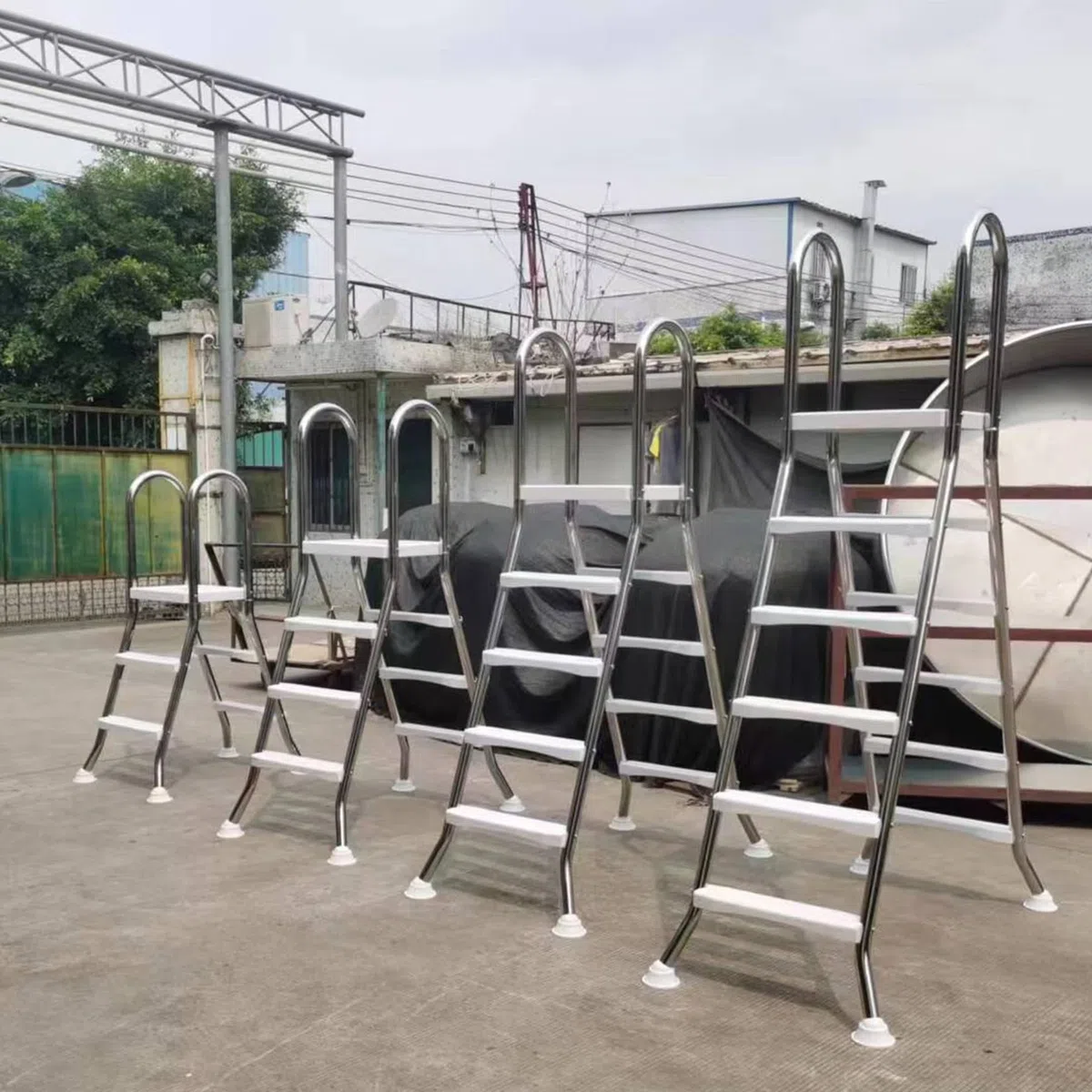 BOTOWI Scala per Piscina da 110 Cm con Piattaforma Deck Heavy Duty 304 Telaio in Acciaio Inossidabile Scaletta per Piscina Esterna da Cortile Fuori Terra, 3 Gradini Antiscivolo Sicuri