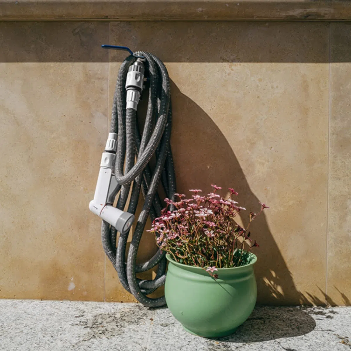 BRADAS - SECRET HOSE WSCH515GY, tubo estensibile 5/15 metri, ugello a 4 funzioni, tubo acqua espandibile adatto per giardino, giardinaggio, irrigazione, pulizia grandi spazi e autovetture.