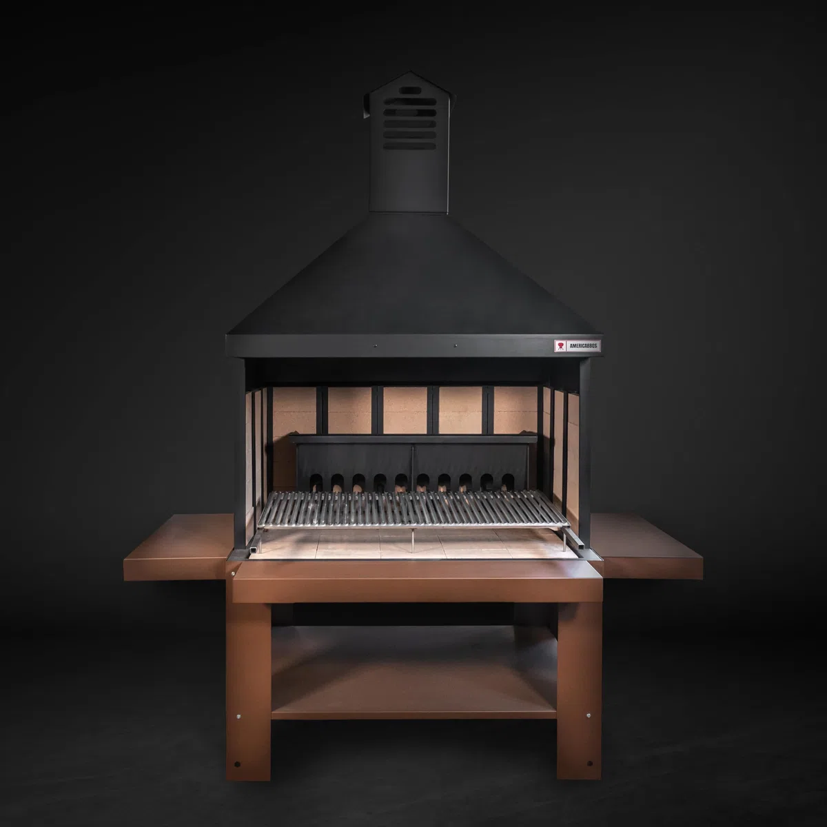 STUFE A PELLET ITALIA - "Etna" Barbecue a Legna da Esterno in Acciaio Verniciato, Colore Nero Opaco e Interno in Pietra Refrattaria, Design e Qualità Made in Italy, Ripiani porta Oggetti