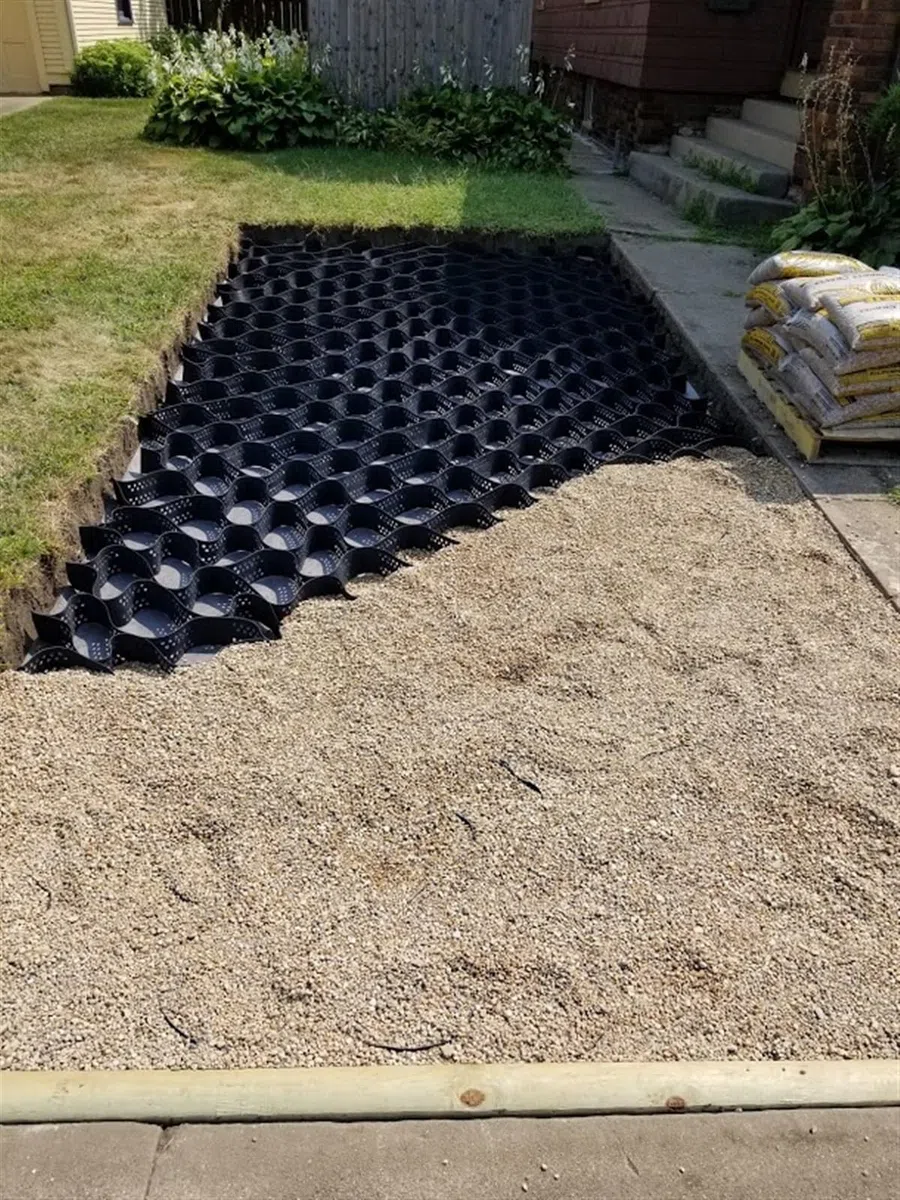 Griglia di controllo dell'erosione in polietilene resistente per la riparazione di vialetti ripidi, prevenzione di fanghi, dimensioni 2 x 5 m, altezza 7,5 cm