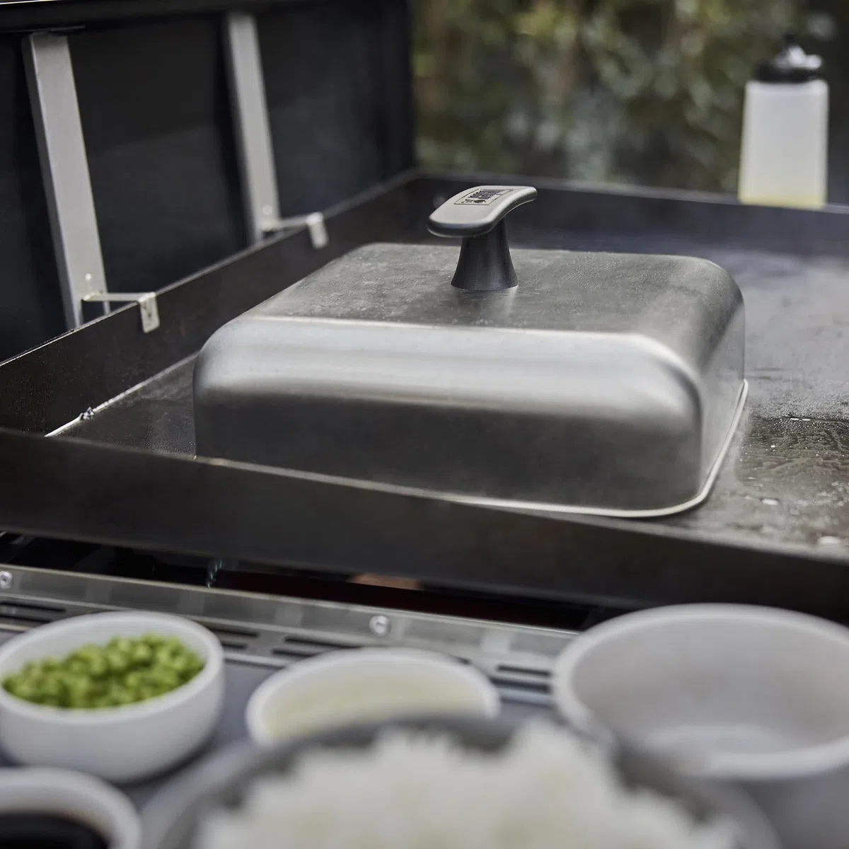 Weber Cúpula Fundidora/Campana para Planchas/Parrillas (26 x 26cm), Ideal para Fundir Queso para Hamburguesas, Cocinar al Vapor, para Distribución Uniforme del Calor - Plateado (6783)