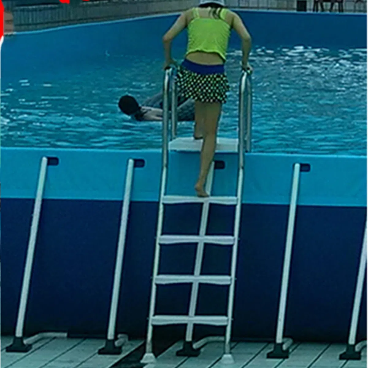 BOTOWI Scaletta per Piscina a 2/3/4 gradini per Nuoto Fuori Terra, Telaio in Acciaio Inossidabile per impieghi gravosi Scala per Piscina Fuori Terra con gradini della Piattaforma Antiscivolo,52in