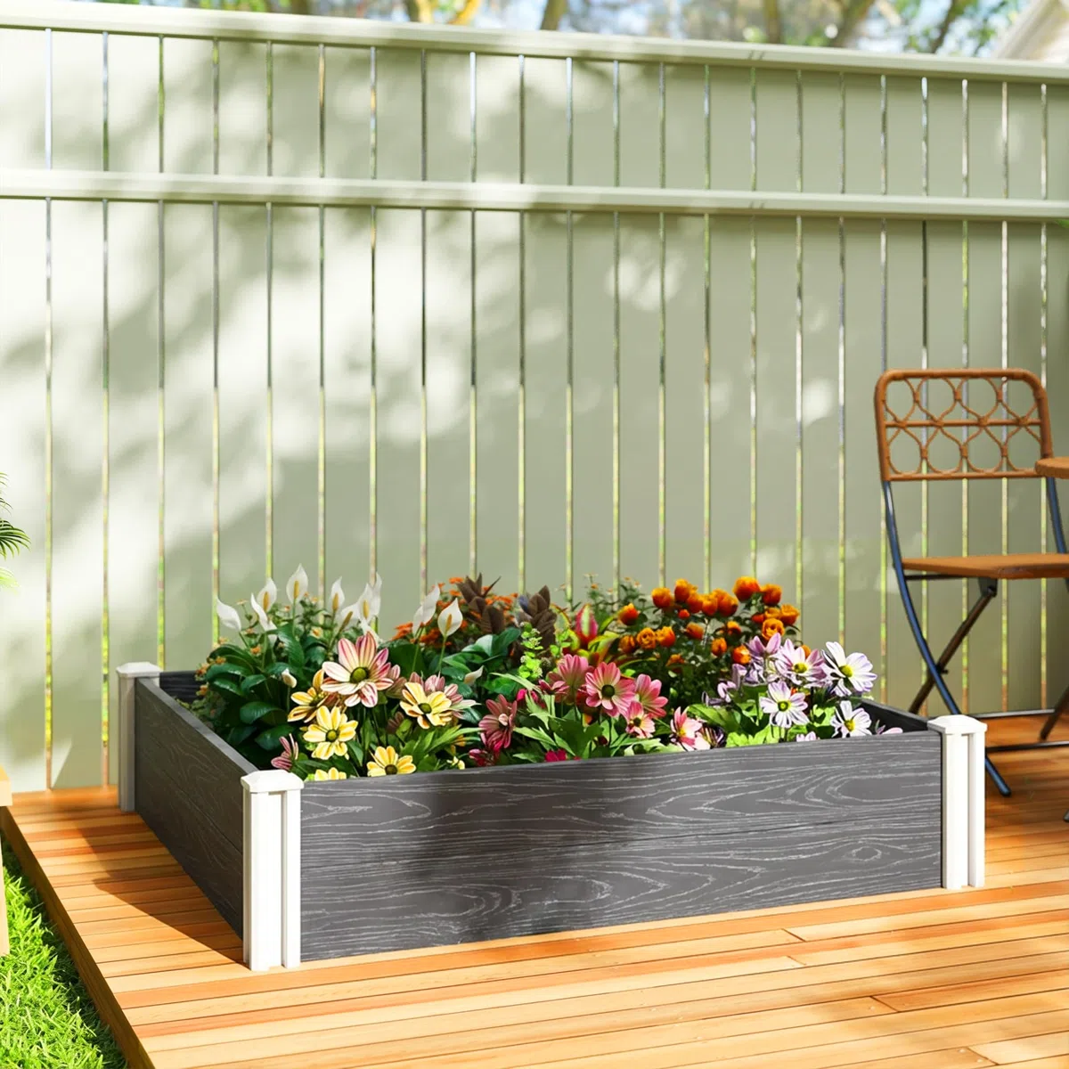 Outsunny Letto Rialzato da Giardino in Vinile, 102x102x33 cm, Kit Modulare con Gambe ad Incastro e Fondo Aperto, Fioriera Orto Rialzato da Esterno per Fiori, Erbe e Verdure, Grigio Scuro
