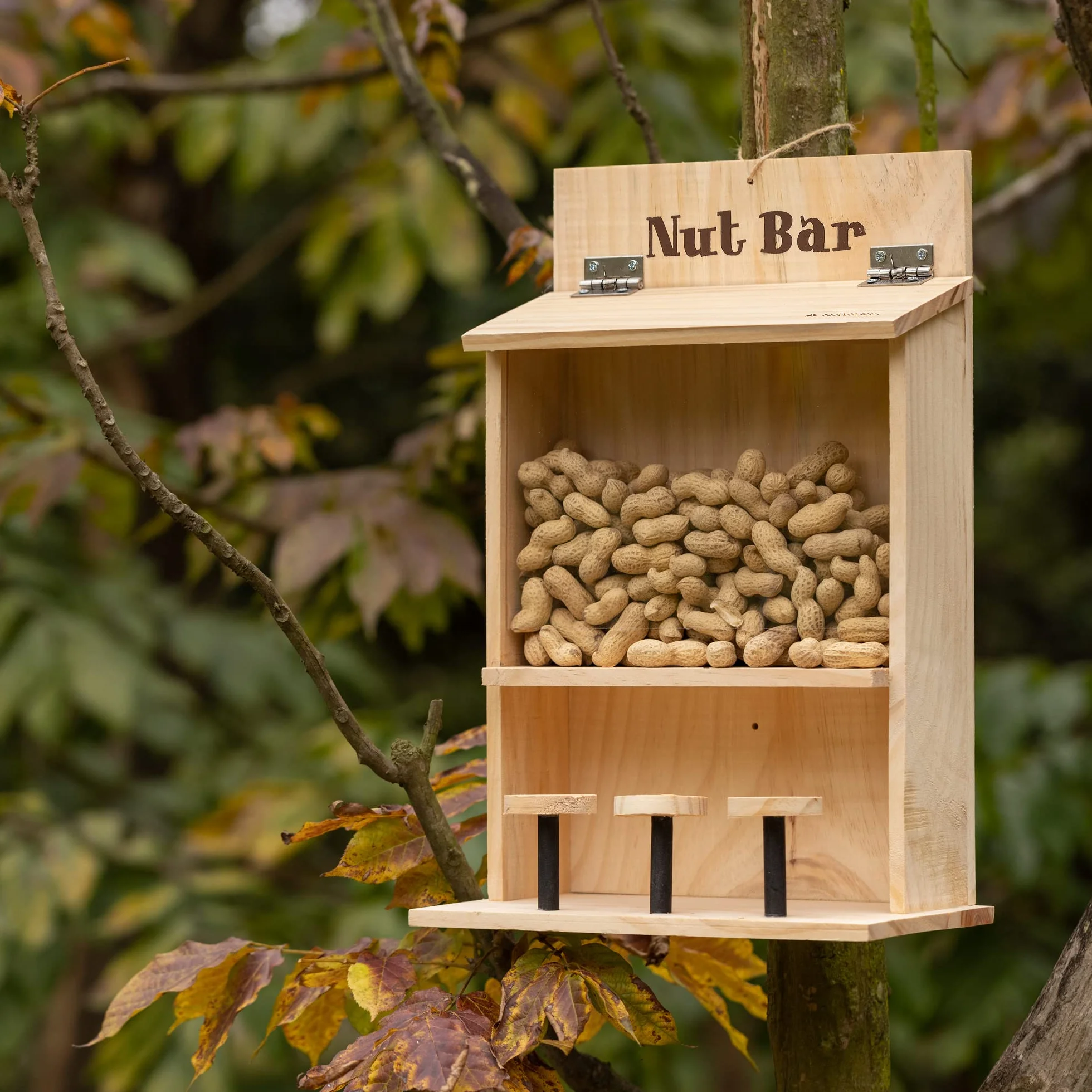 Navaris Mangiatoia per Scoiattoli - Scatola per Alimenti Scoiattolo da Esterno - Squirrel Nut Bar - Alimentatore Decorativo - 42x28x15,5cm - Legno