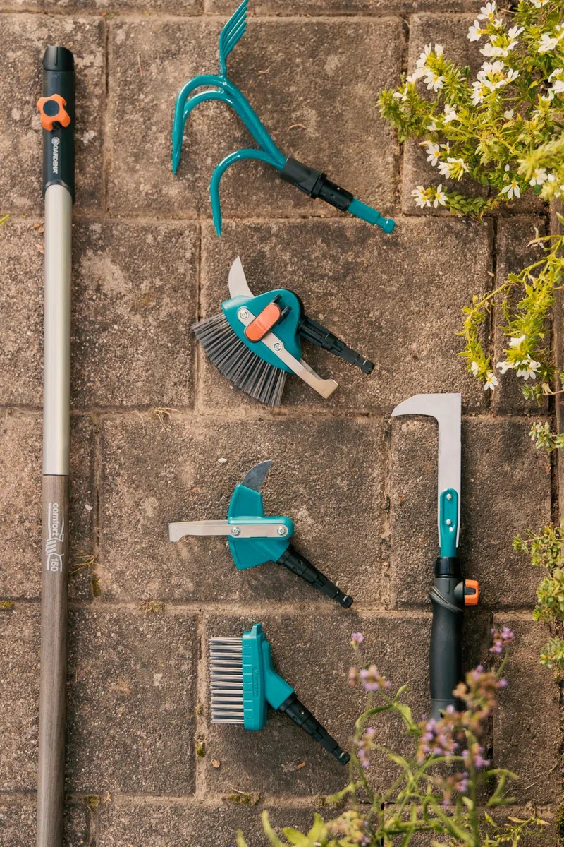 Raschiafughe Gardena Combisystem: Raschietto per La Rimozione di Muschio e di Erbacce, Lama in Acciaio Inox Affilata e Temprata Su Due Lati (8927-20)
