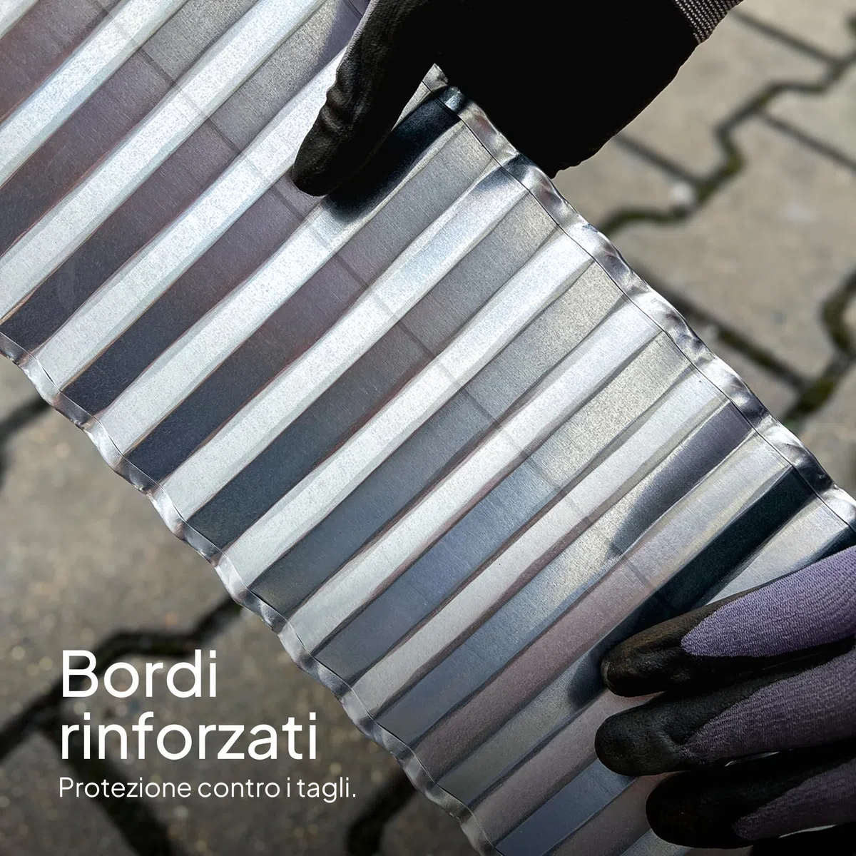 UNIGARDIA Bordura per Giardino Zincato 12 m - Bordura per Aiuola in Metallo, Altezza 15 cm - Installazione Facile, Inossidabile e resistente - Bordo per Prato Ondulato, 1 Paio di Guanti Incluso