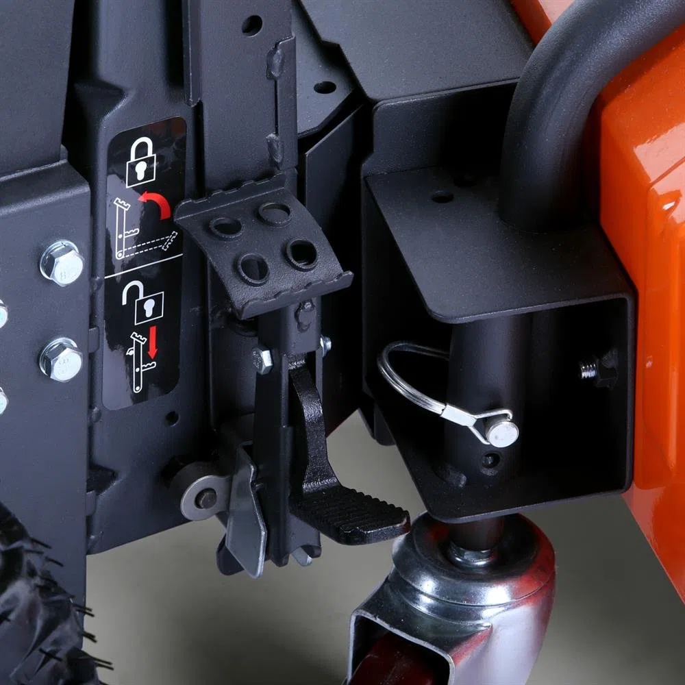 Fuxtec FX-KM196 spazzatrice spazzaneve a Scoppio da 196 CC con spazzole - Accessori opzionali Disponibili spazzaneve, Contenitore rifiuti.