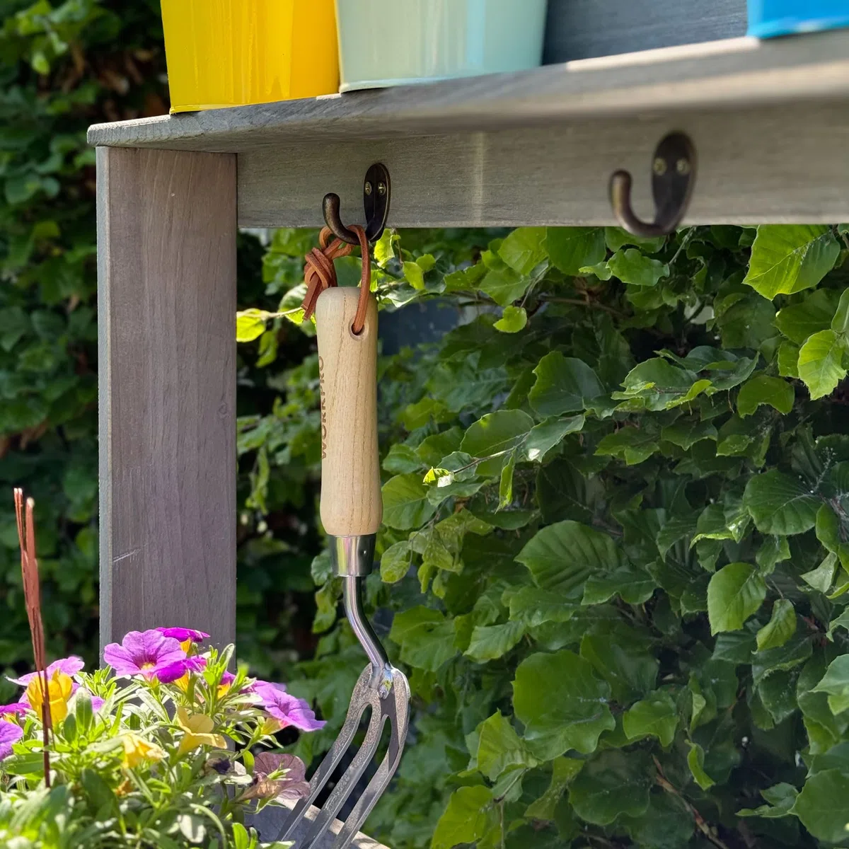 Tavolo in legno da giardinaggio, 76 x 38 x 91 cm, per giardino, terrazza, balcone, con piano zincato, 2 ripiani, resistente alle intemperie