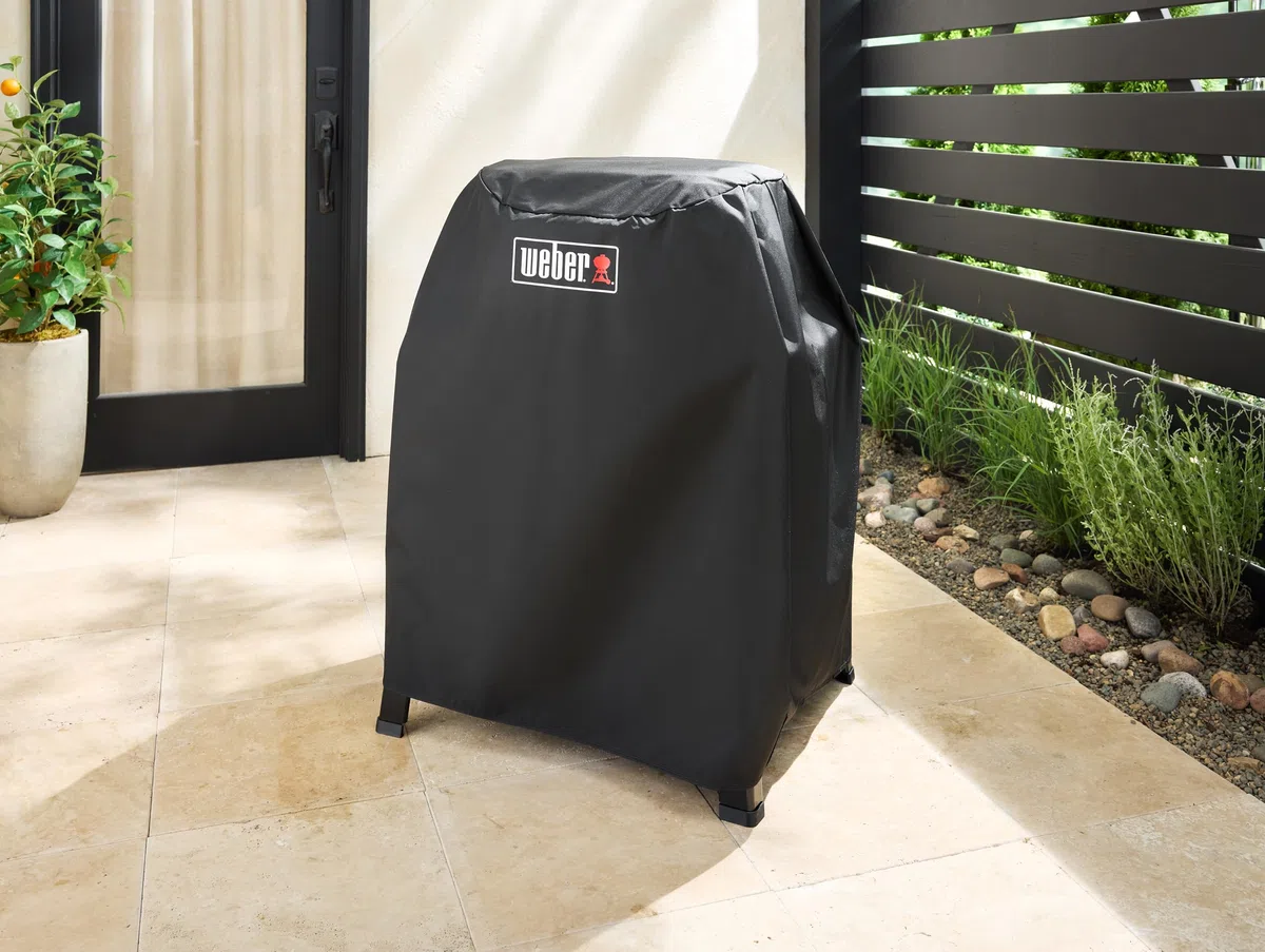 Weber Copertura Premium per Barbecue Elettrico Lumin con Supporto, Traspirante, Resistente ai Raggi UV e all’Acqua, Protezione da Vento e intemperie, con Chiusura in Velcro – Nero (3401289)