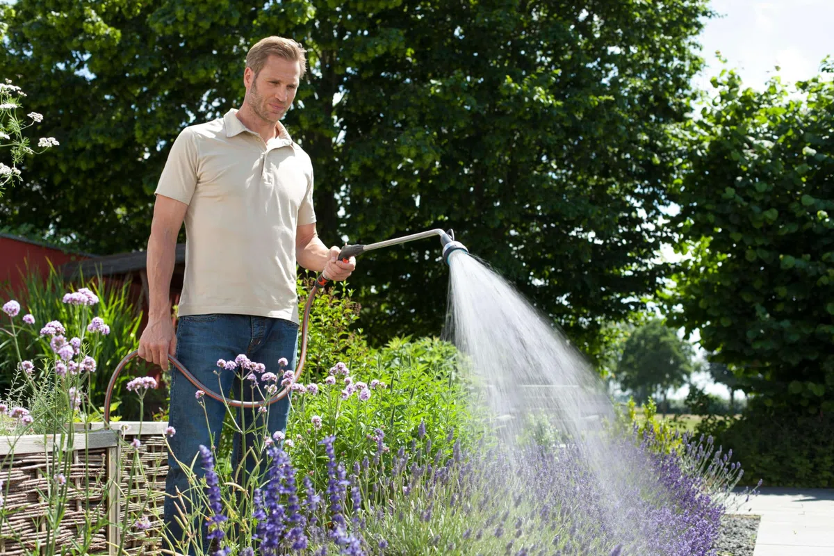 Lancia a doccia Gardena Premium: Robusta doccia da giardino per l'irrigazione e la pulizia, lunghezza 90 cm, protezione antigelo (18336-88)