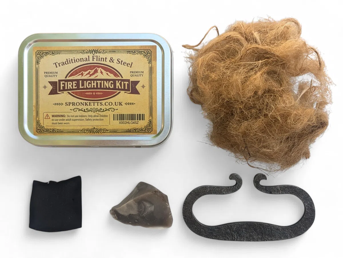 Acciaio al carbonio con pietra focaia inglese naturale, kit tradizionale per accendere fuoco in sacchetto con coulisse, realizzato nel Regno Unito (kit tradizionale in acciaio e pietra focaia)