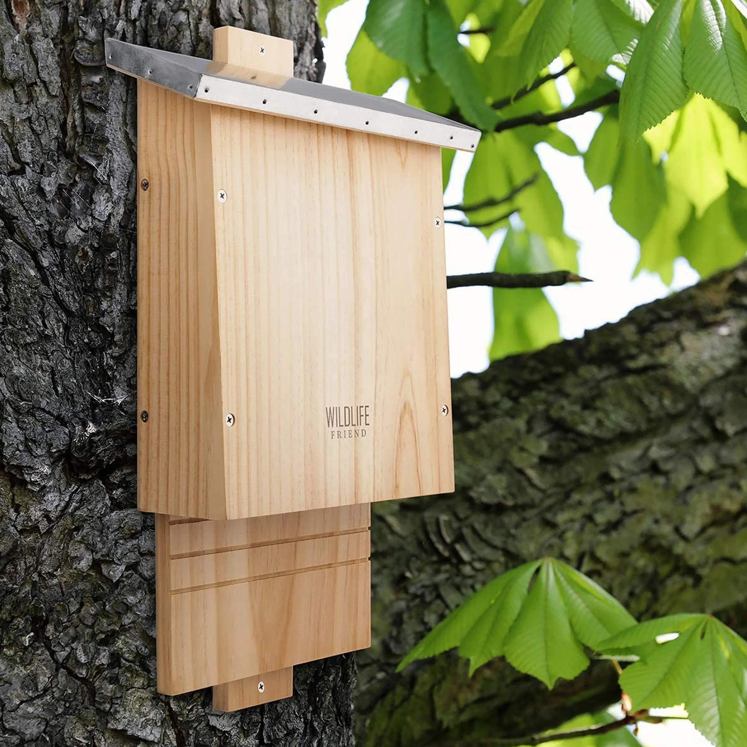 WILDLIFE FRIEND | Casa per Pipistrelli con tetto in metallo - già montata casa pipistrelli legno di pino e 100% resistente - Rifugio per pipistrelli usabile tutto l'anno - 4.1P x 11l x 18.5H cm