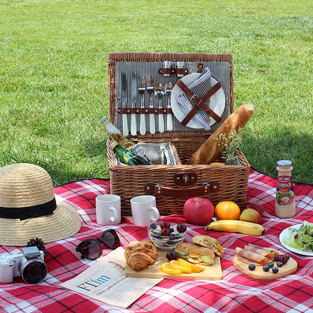 Set cesto da picnic in vimini per 2 persone con borsa termica, cesto da picnic con tazze, posate, bicchieri da vino, piatti e tovaglioli