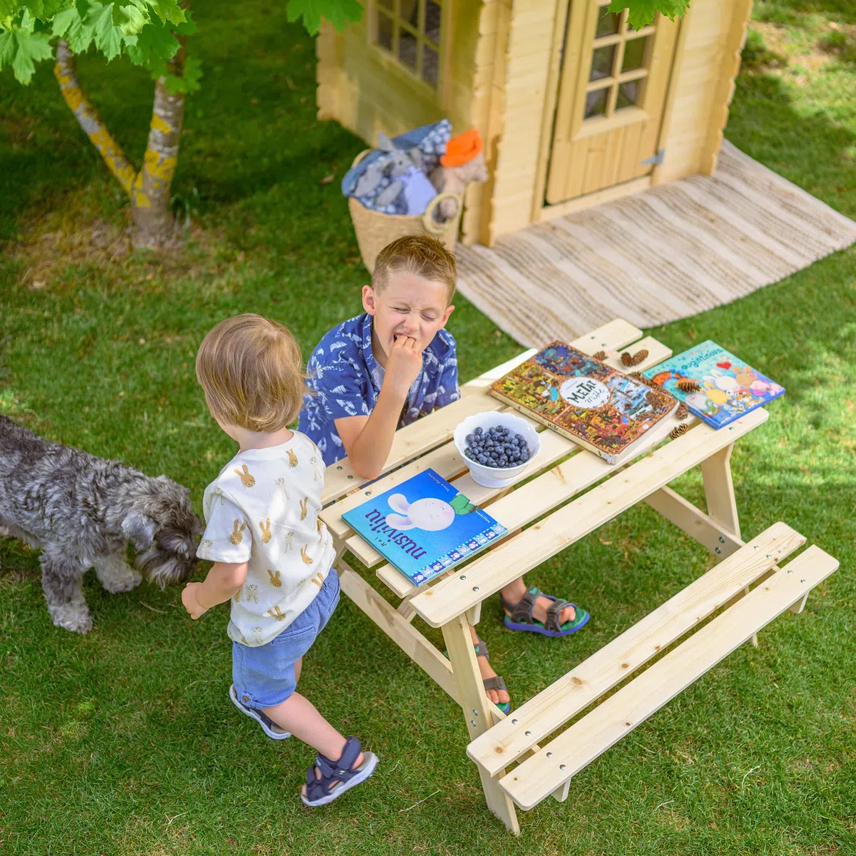 TIMBELA Tavolo da picnic per bambini in legno L90xL90xA50 cm -Gruppo Tavolo con panche M018-1