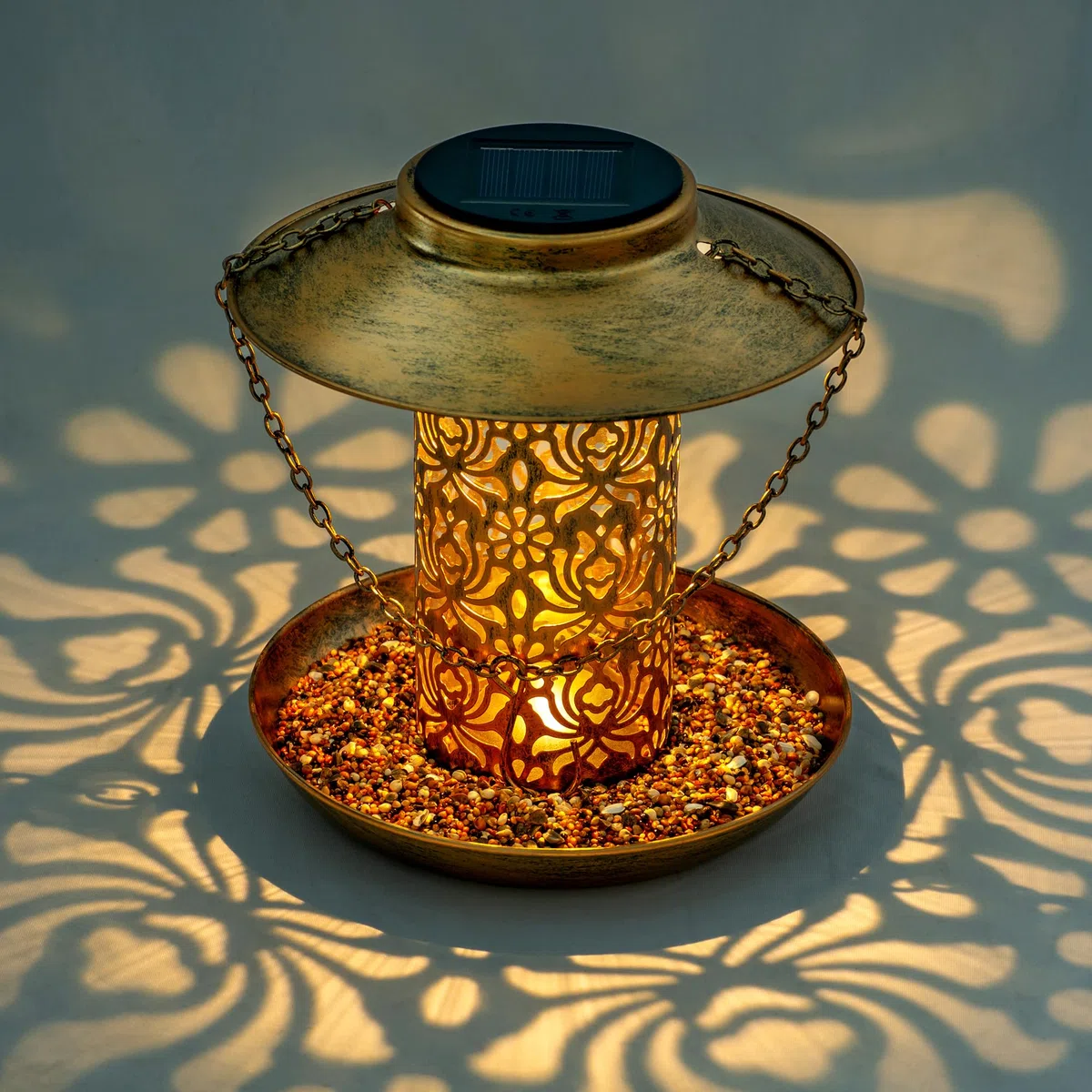 Ottsuls Mangiatoia solare per uccelli da appendere all'aperto, lanterna da giardino in metallo con gancio a S, resistente alle intemperie e all'acqua, idea regalo per gli amanti degli uccelli (bronzo)
