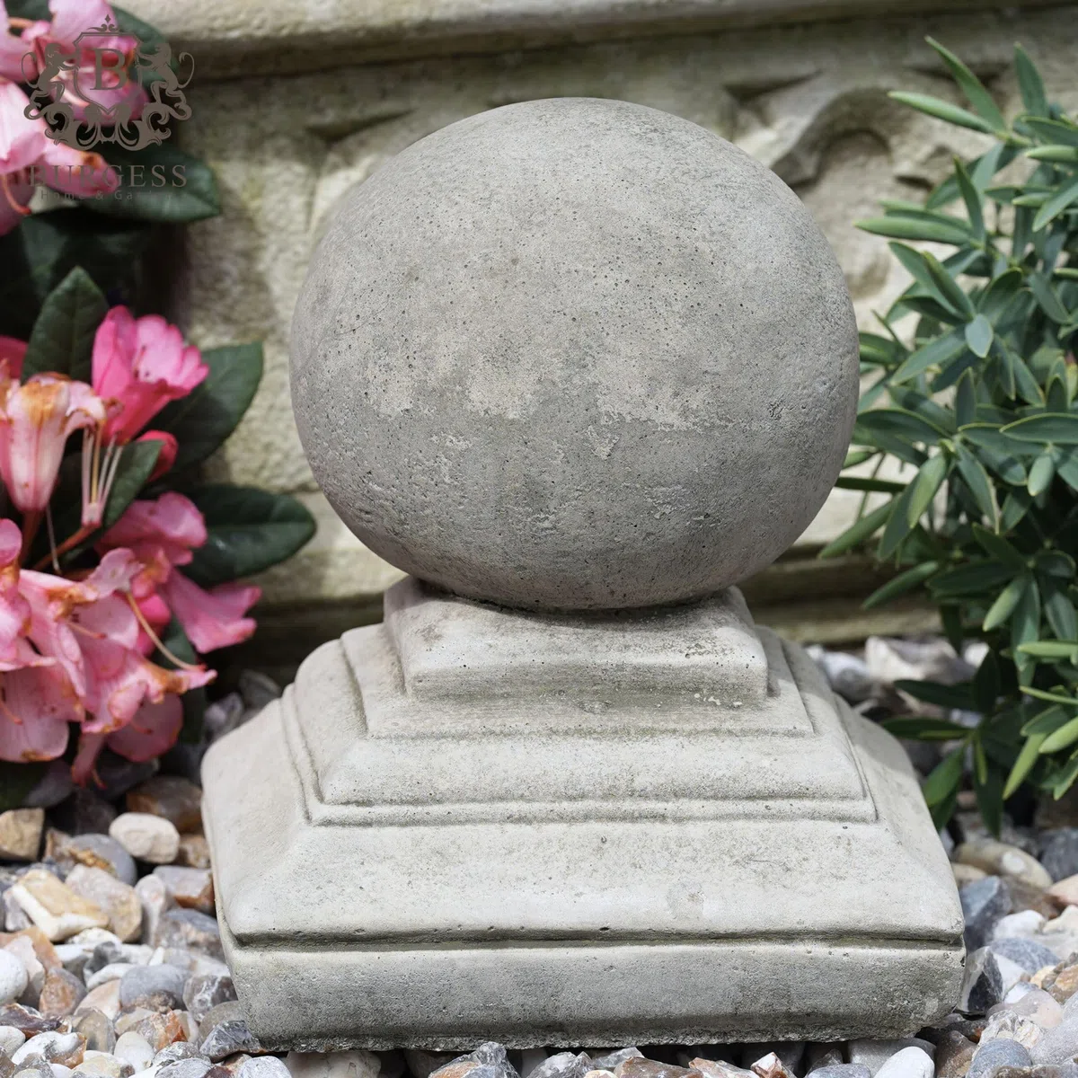 Puntali in pietra sfalsata | Capitelli per pali da giardino in pietra calcarea, ornamento da giardino a pilastro