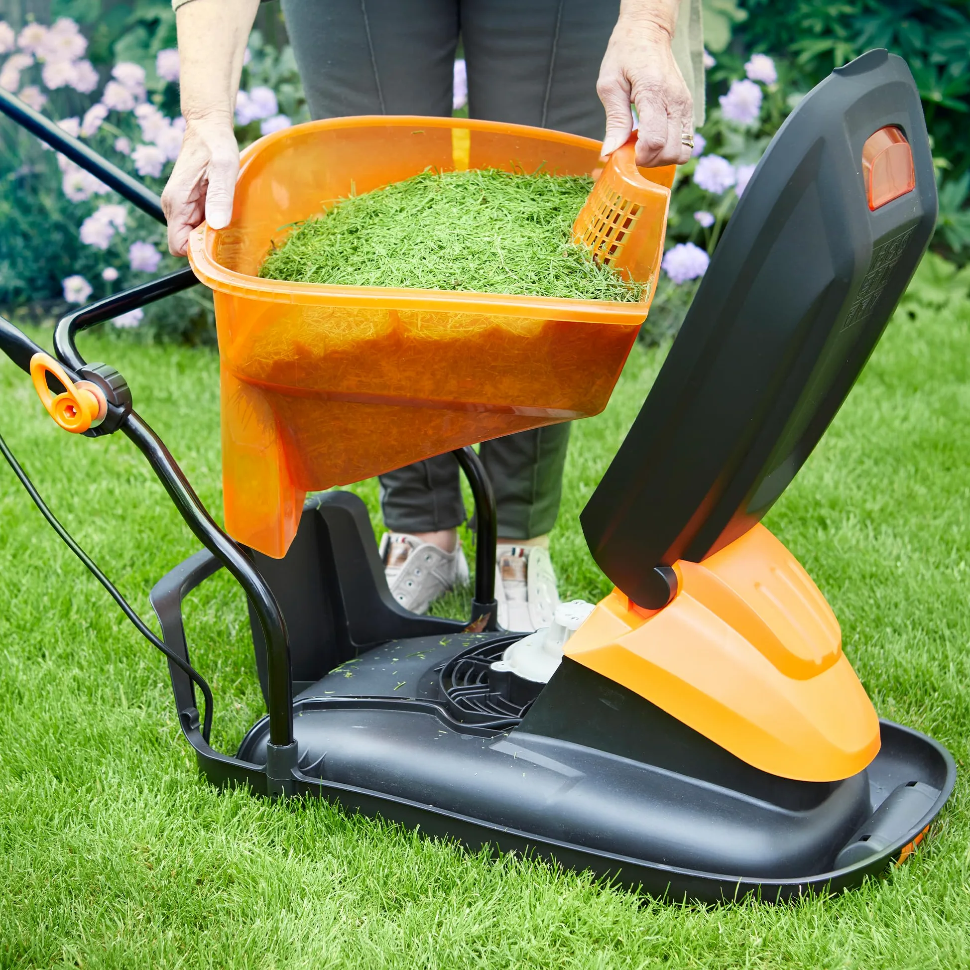 LawnMaster Falciatrice elettrica Hover da 1700 W, 33 cm, scatola di raccolta dell'erba, altezza di taglio regolabile, per prati di piccole e medie dimensioni, 2 anni di garanzia