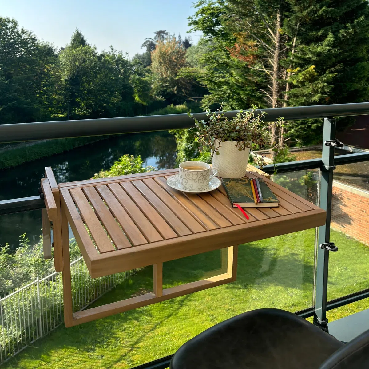 Happy Garden Tavolo da Balcone Pieghevole SUMBA in Acacia - Design Rettangolare, 2 posti a Sedere, Regolabile in Altezza, Resistente ai Raggi UV per Un Uso duraturo