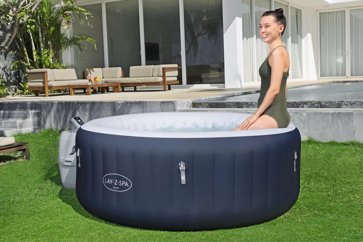 Bestway 6001C Idromassaggio a risparmio energetico Lay-Z-Spa Miami AirJet, 2-4 persone, blu