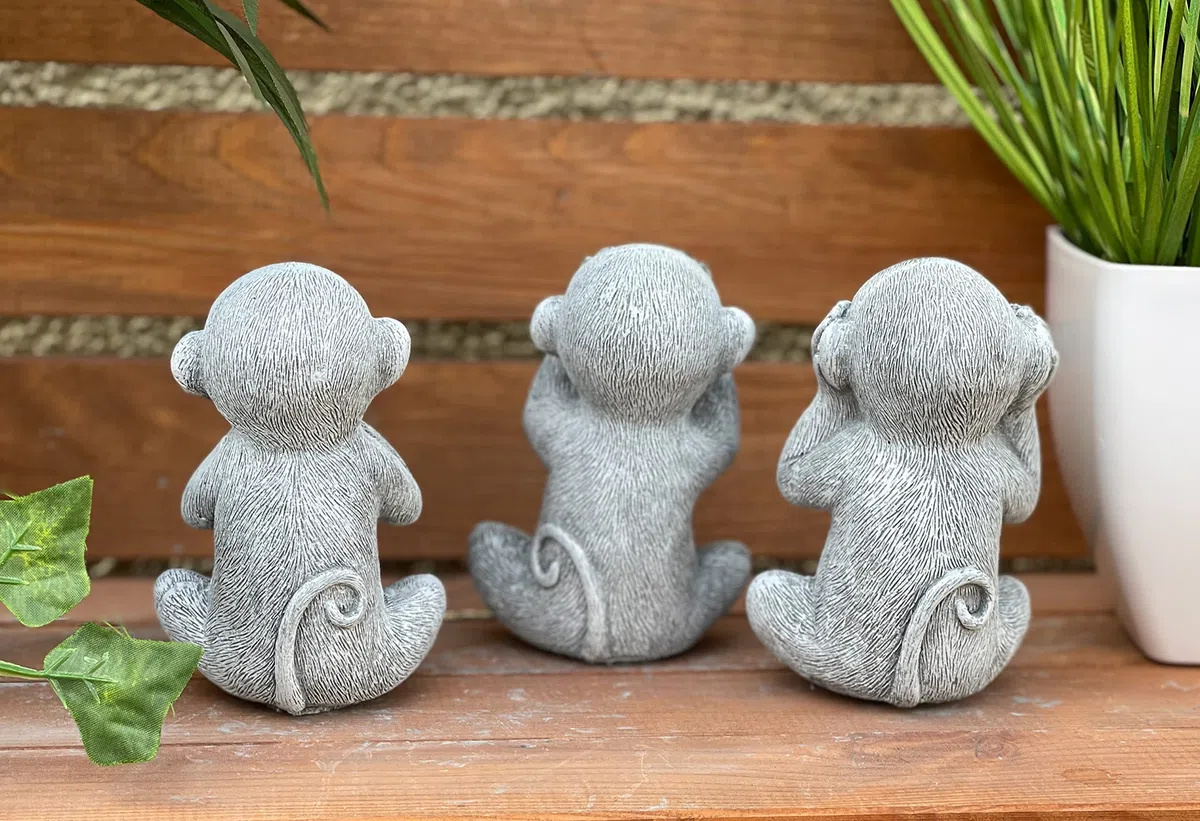 Stone and Style - Statuetta in pietra con 3 scimmie, non si sente nulla di dire niente al gelo