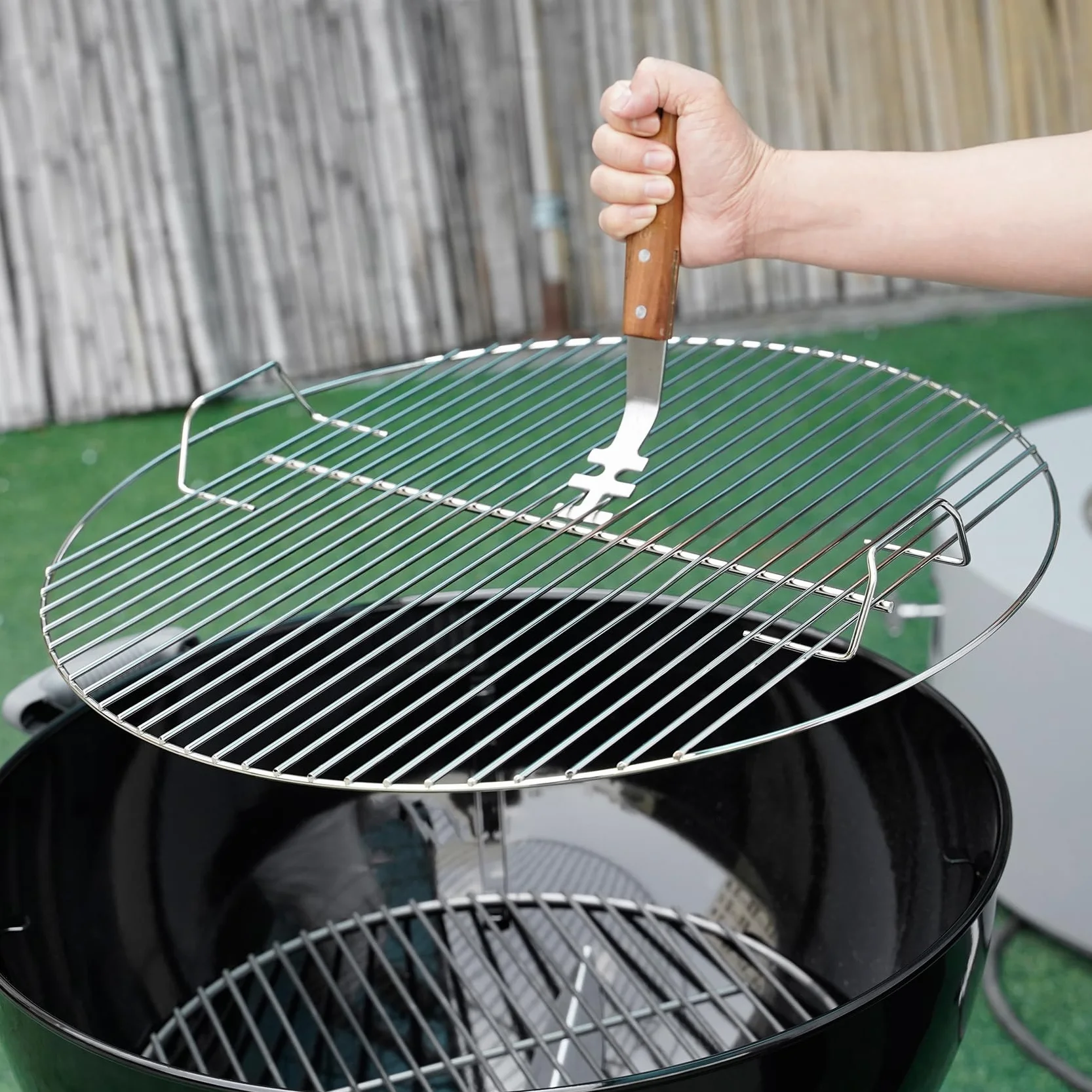 onlyfire 2 Pezzi Sollevatori per Griglia in Acciaio Inox con Maniglia in Legno di Acacia, Attrezzo per Sollevare Le Griglie del Barbecue per Maneggiare in Sicurezza Le Griglie Calde,Accessori per BBQ