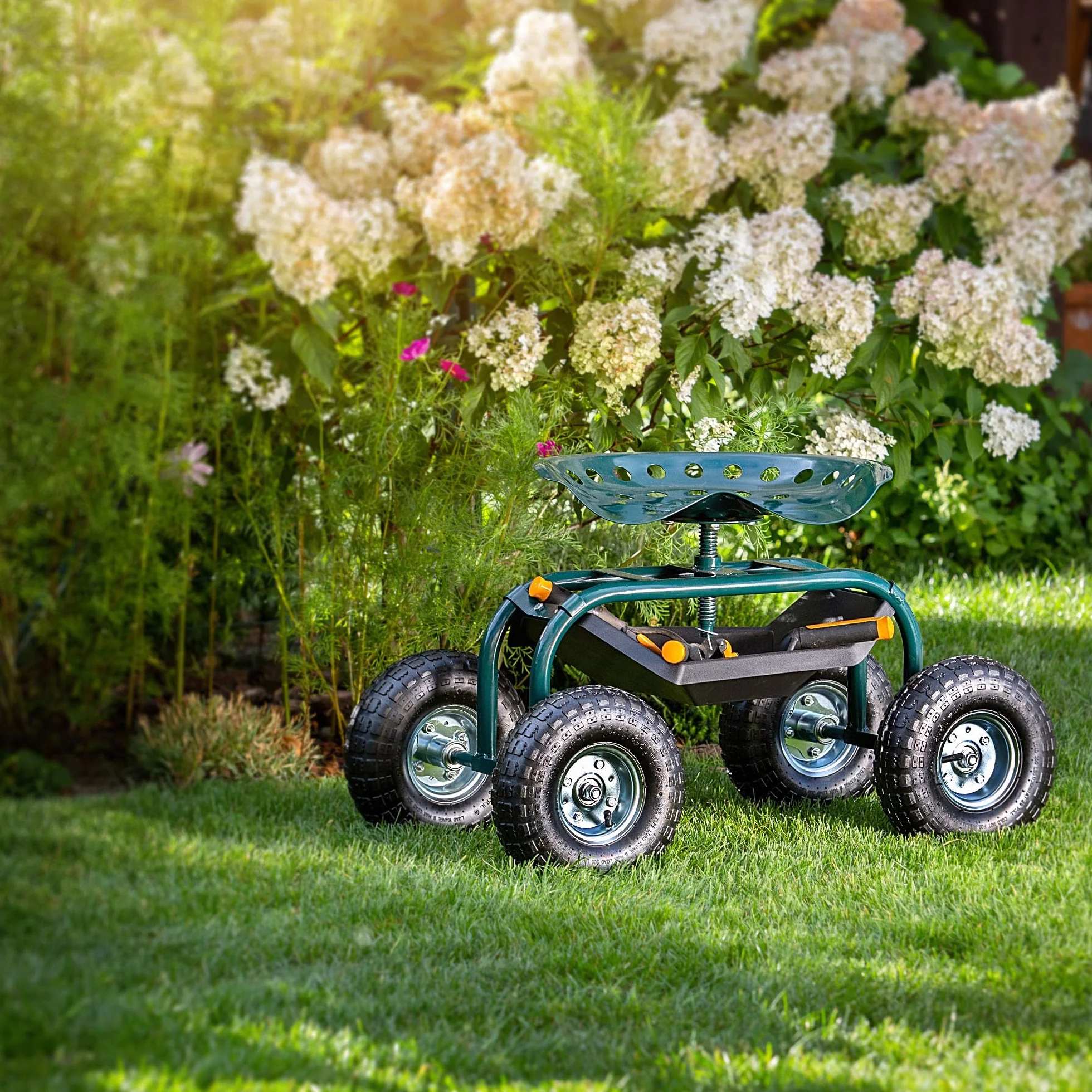 KADAX Sedia da giardino con ruote per giardinaggio, carrello da giardino con pratico ripiano, sedile da giardino mobile, sgabello da giardino con ruote (verde - nero)