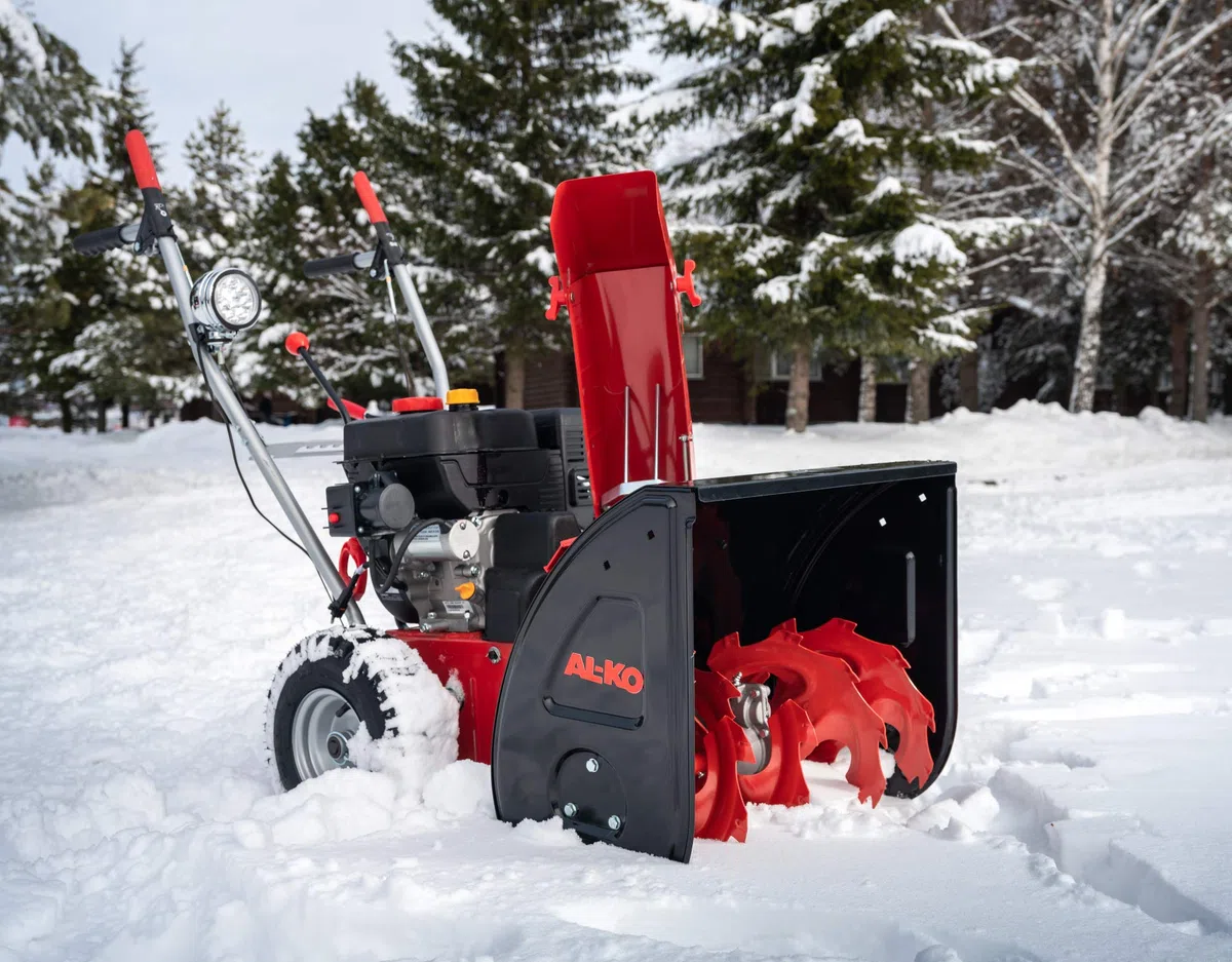 AL-KO - Spazzaneve a due stadi a scoppio - 212cc OHV, lavoro larghezza 62cm, Altezza 51cm. Avviamento elettrico rete domestica.