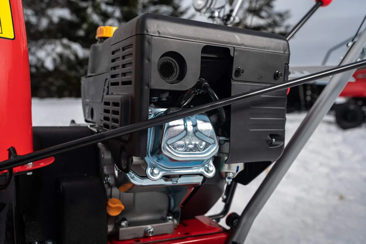 AL-KO - Spazzaneve a due stadi a scoppio - 212cc OHV, lavoro larghezza 62cm, Altezza 51cm. Avviamento elettrico rete domestica.