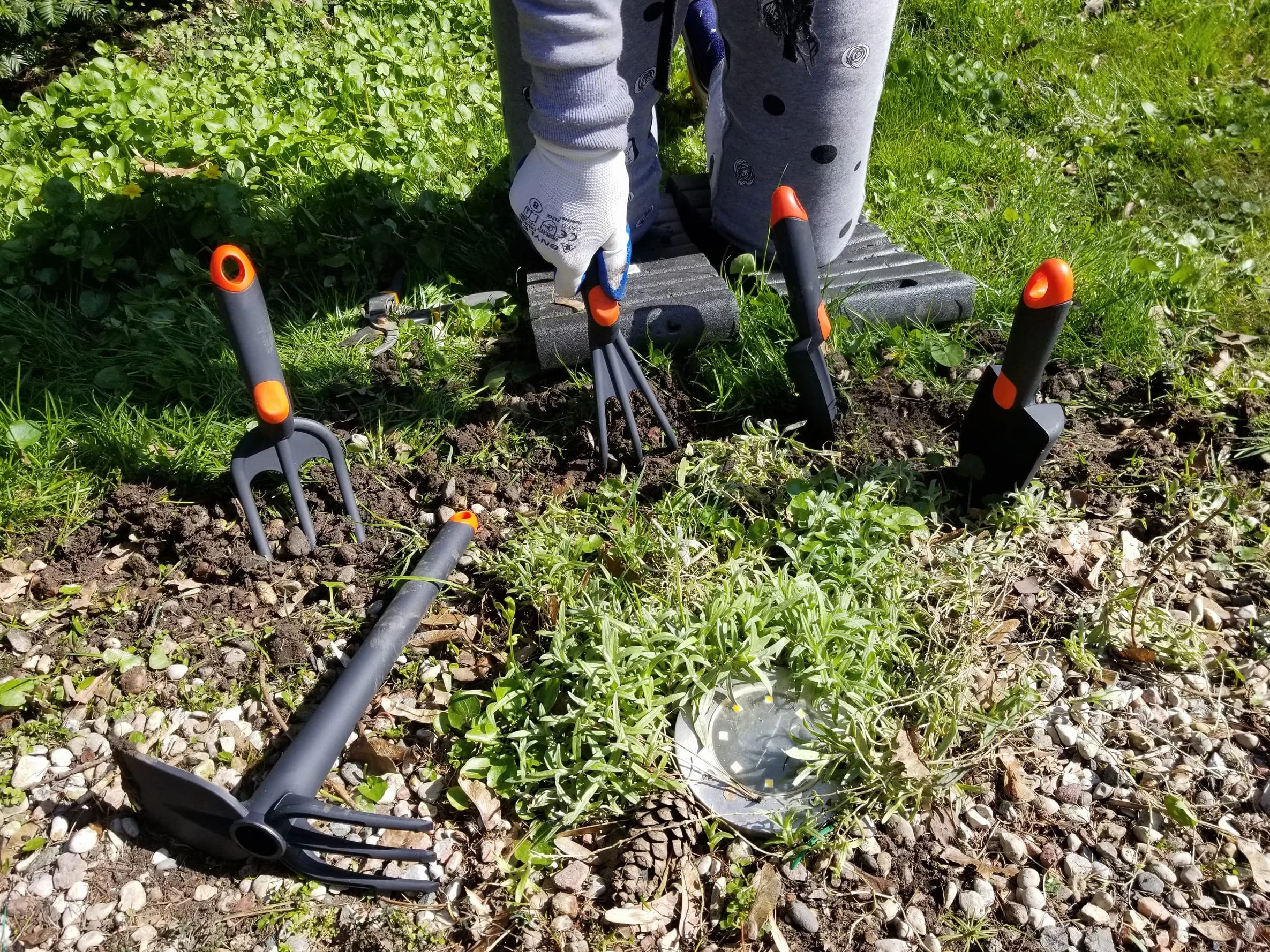MIVOS Set di Attrezzi da Giardino per la Cura del Giardino - Artiglio - Doppia Zappa - Cazzuola per Fiori - Mini Forchetta - Attrezzi da Giardino in Plastica Rinforzata con Fibra di Vetro