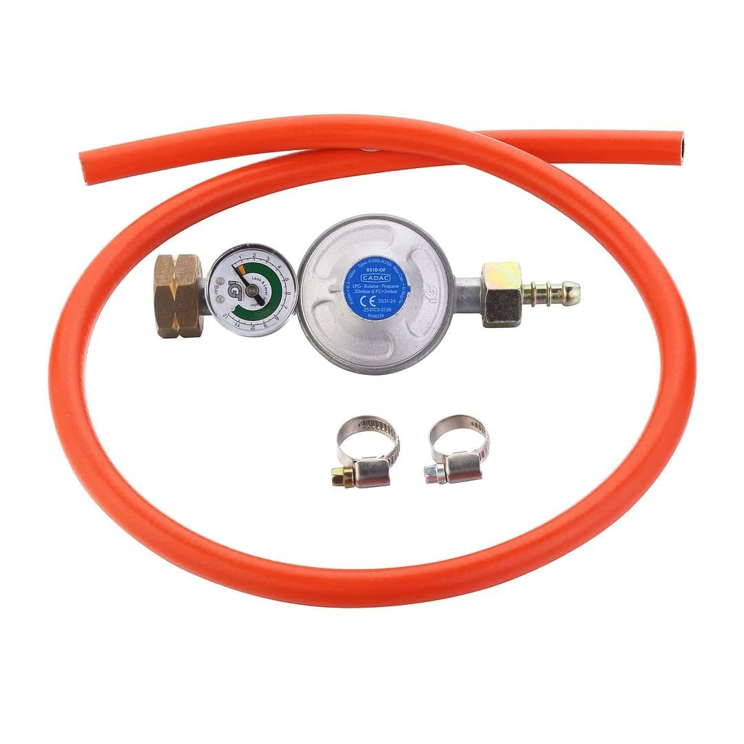 Cadac Regolatore di Pressione Gas 30 mBar - Regolatore Universale con Manometro e Valvola di Sicurezza - Compatibile con Tutte Le Bombole Ricaricabili - Pronto all’Uso - Uso Esterno