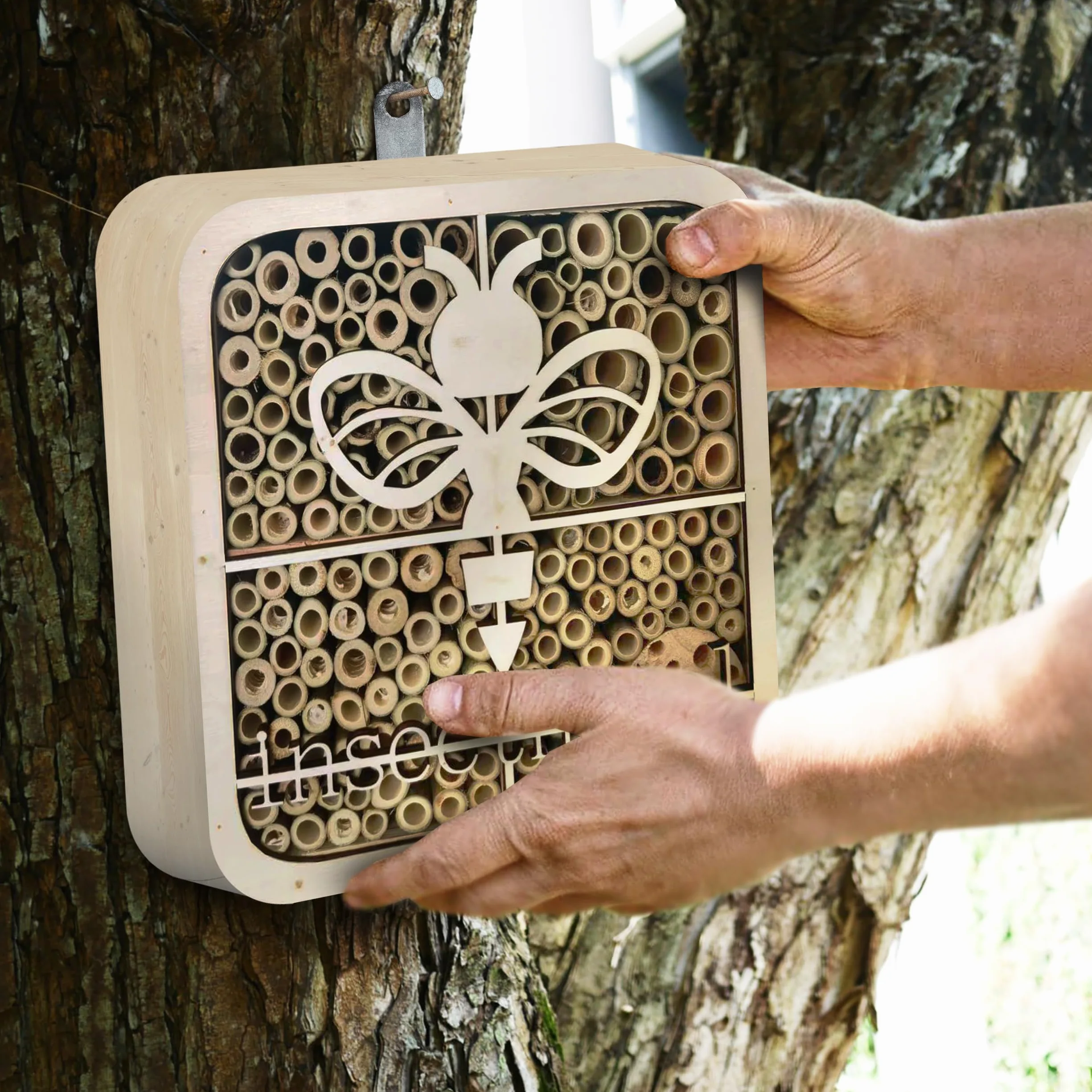 ISOTRONIC Hotel per insetti in legno naturale – Casetta per api, coccinelle e altri insetti – Hotel per api in bambù per giardino e balcone – Design moderno a nido d'ape (ape)
