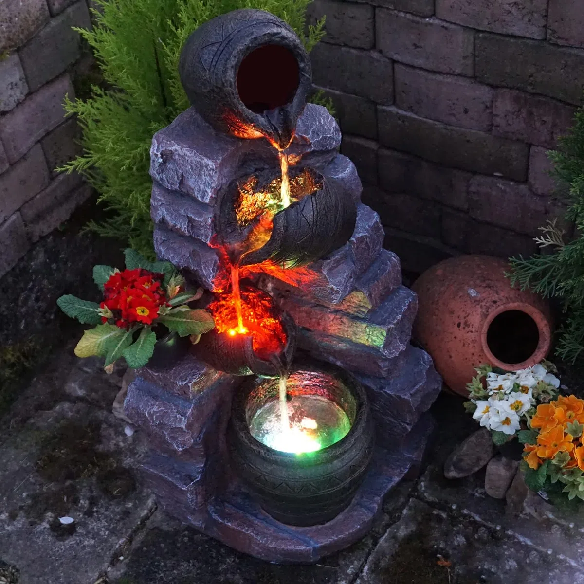 Fontana da giardino, fontana decorativa con illuminazione a cascata, gioco d'acqua per giardino, laghetto, terrazza, laghetto, balcone, molto decorativa – funzionamento a energia solare ibrida