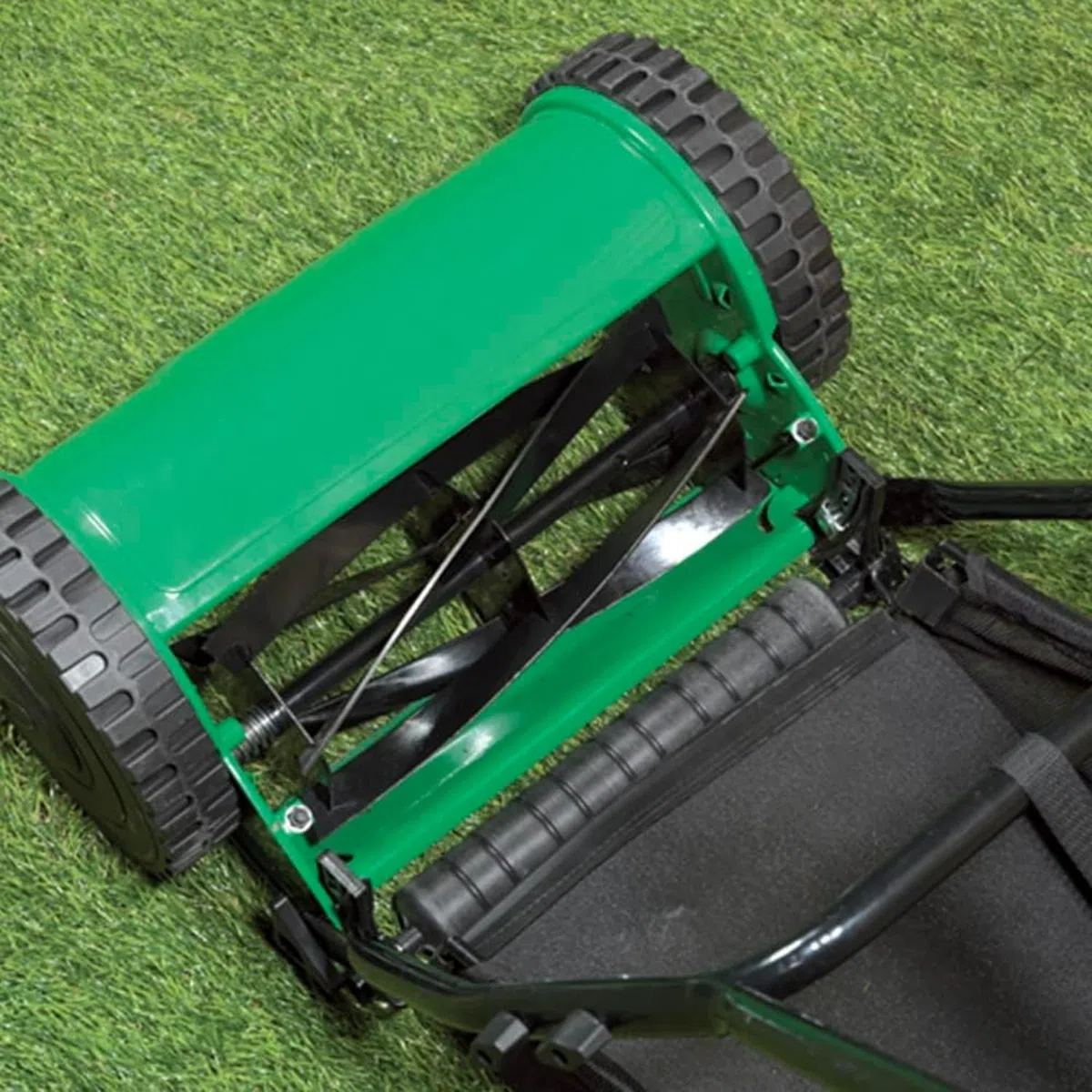 Avilia Tagliaerba Manuale Elicoidale Eco-Friendly 25L - Tosaerba a Spinta con Regolazione del Taglio 17/43mm, Sacco di Raccolta 35cm, Ideale per Giardini e Prati