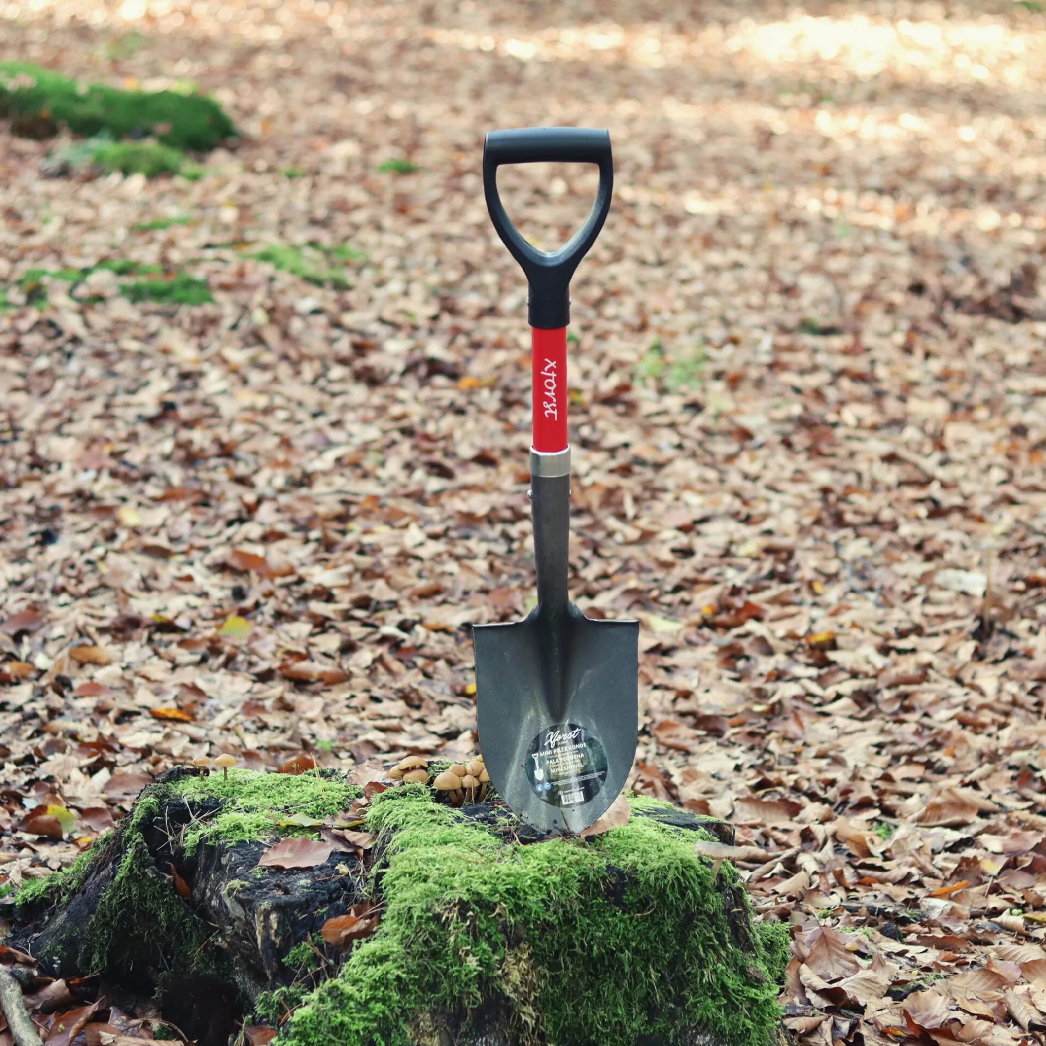 Xforst X-S800 pala vanga robusta e molto leggera, ideale per giardinaggio e prospezione.