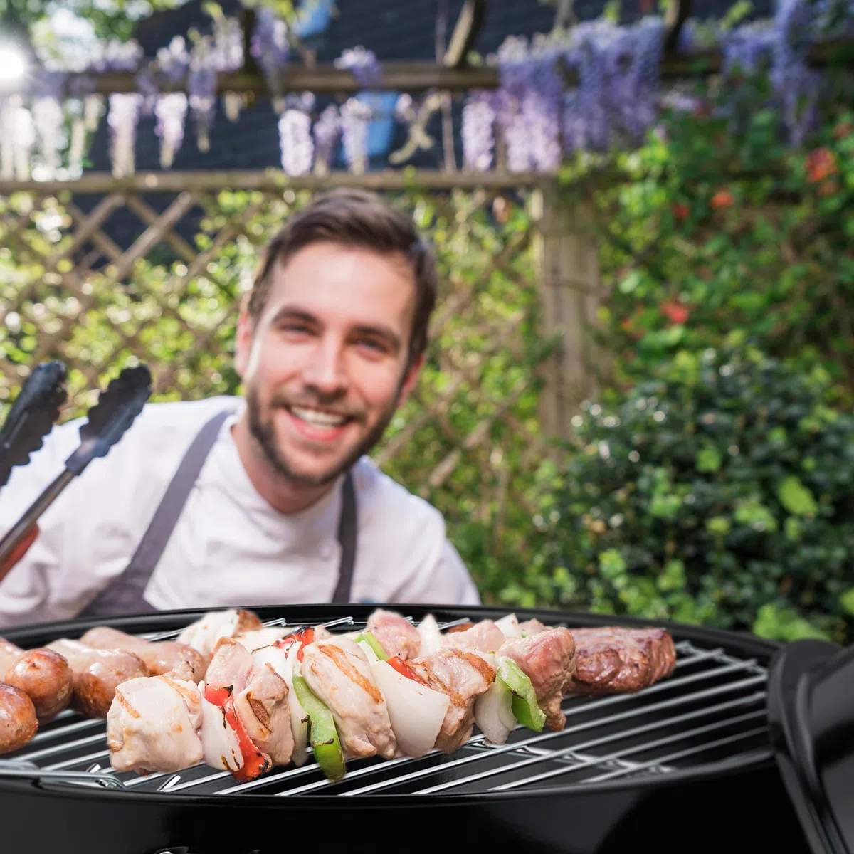 Relaxdays Barbecue a Carbonella Portatile, Ø 37 cm, Grill a Carbone con Coperchio, Esterno, Giardino e Campeggio, Nero