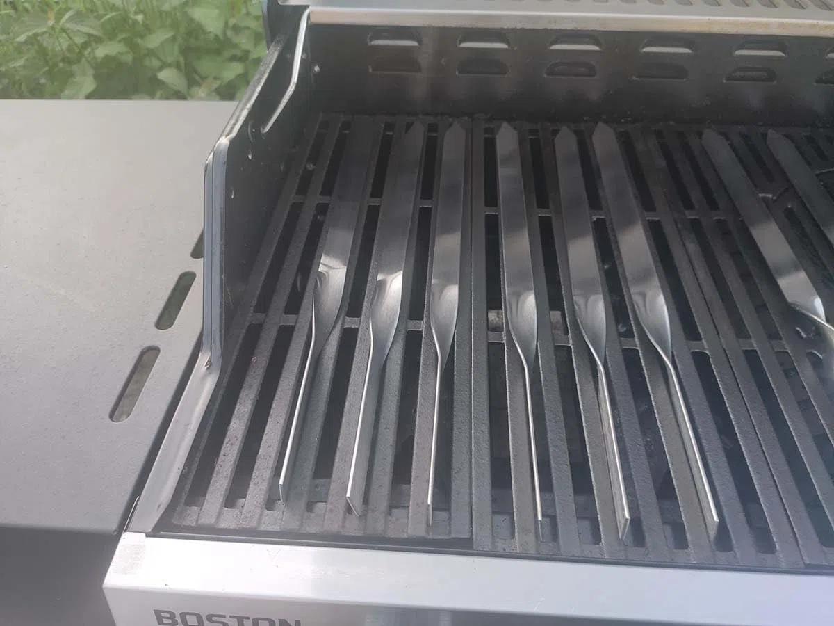 6 spiedini Adana Kebab in acciaio inox, ruotati a 90 gradi, spessore 2 mm, lunghezza 40 cm, larghezza 2 cm, con custodia, ideali per barbecue a gas e forno – Lula Lulu Tschelo Köfte