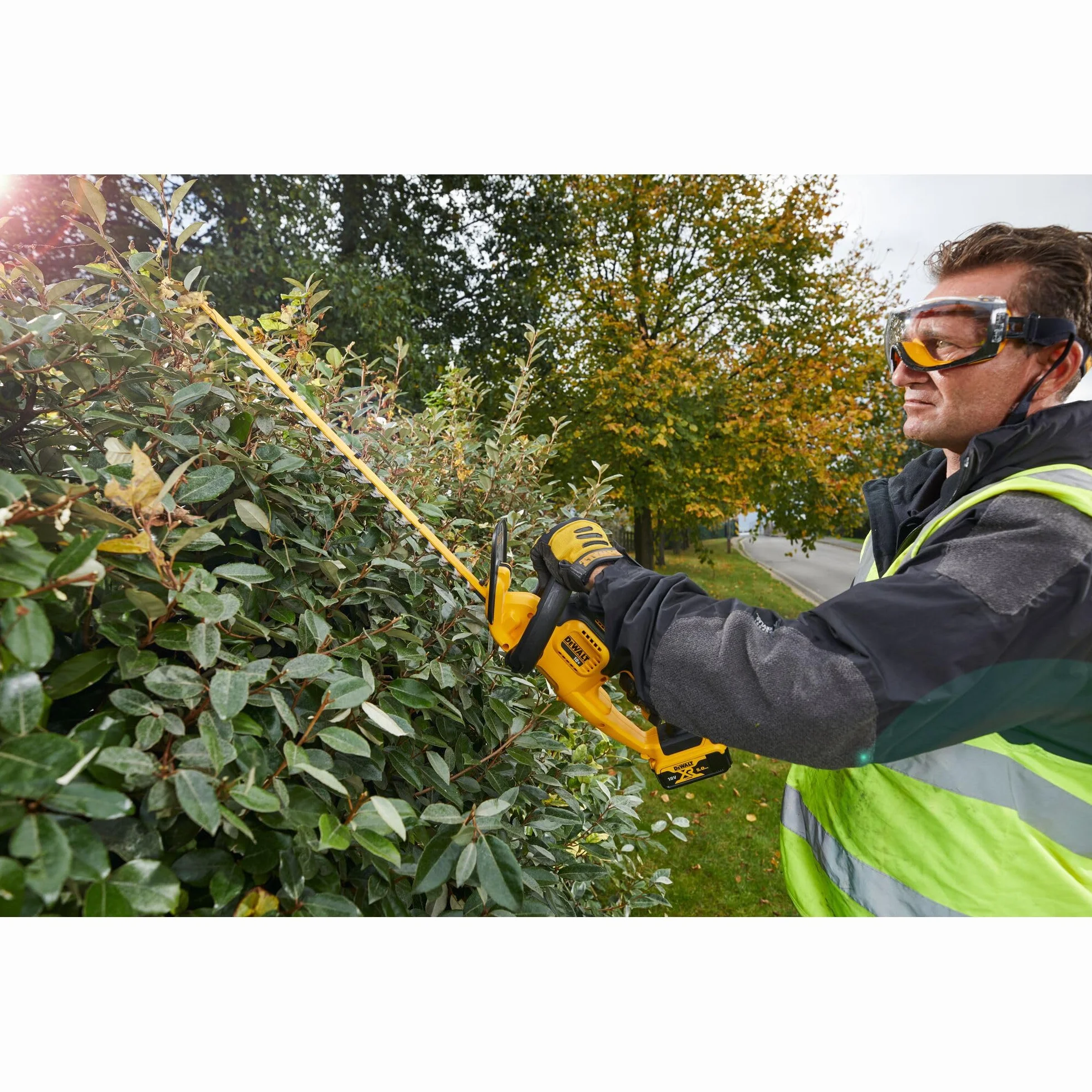 DEWALT DCM563PB-XJ, Tagliasiepi a Batteria Litio Lunghezza lama 55 cm, Impugnatura Ergonomica 18 V 5.0 Ah,