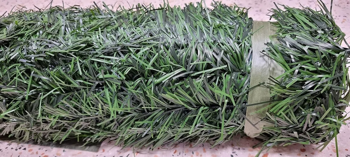 Pinto FERRAMENTA Siepe Finta Artificiale Ultra Coprente Rotolo Rete Frangivento Ornamentale Foglia Edera Sintetica Ringhiera Terrazzo Balcone Giardino Recinzione (Abete, 1X3mt)