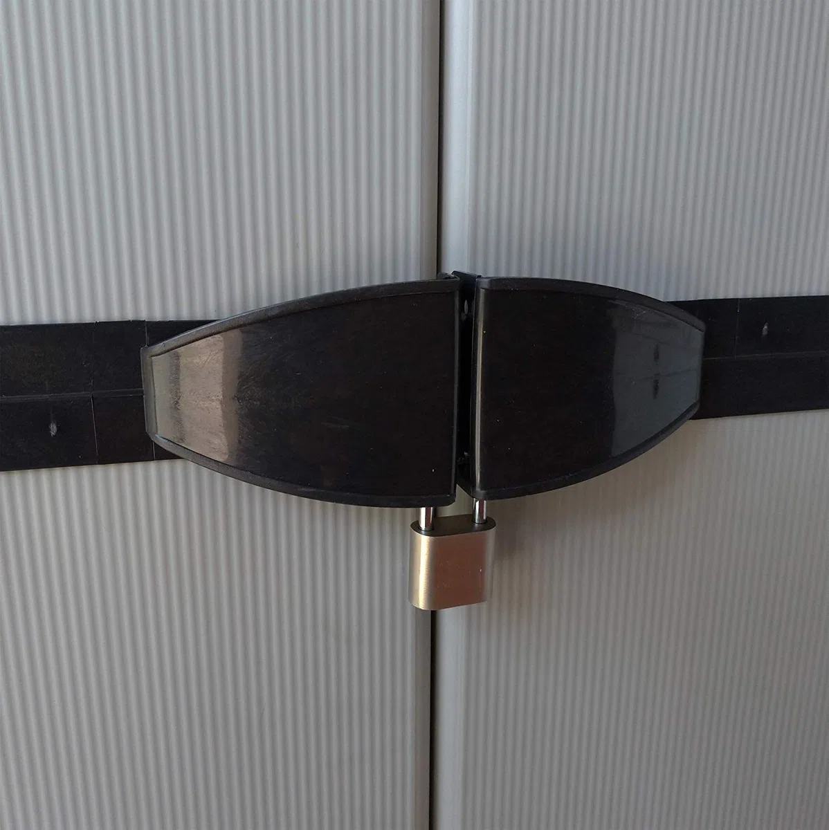 Armadio Portascope Alto a 2 Ante in resina PVC e PP | per Interno/Esterno con ripiani regolabili in altezza, 68 x 39.5 x 168 cm