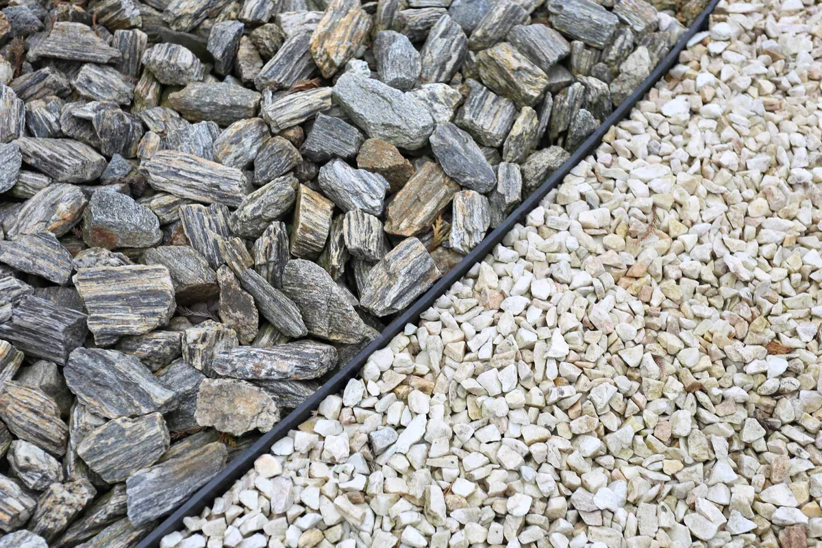 Bordo da Giardino in plastica, 4cm di Altezza - Nero 50 Metri + 150 Chiodi di Fissaggio