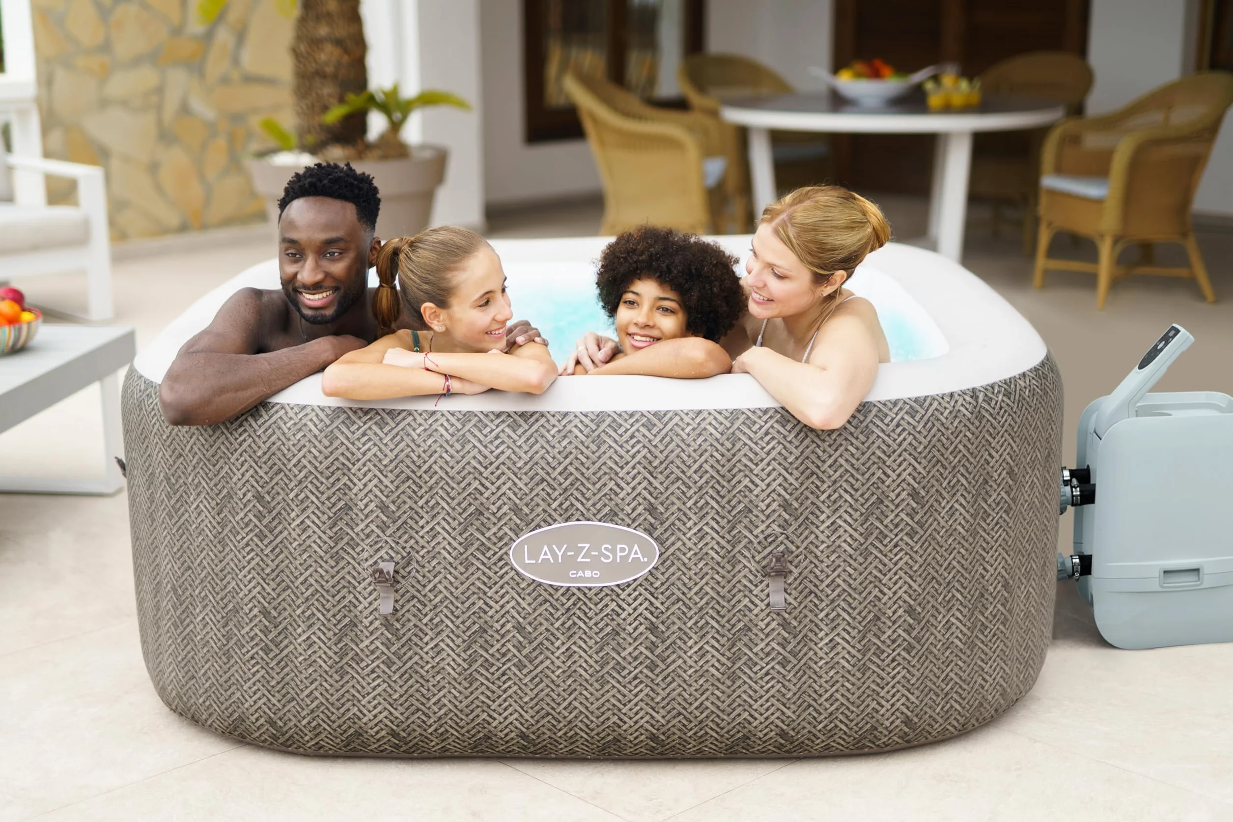Bestway 6001R Idromassaggio a risparmio energetico Lay-Z-Spa Cabo Smart HydroJet con app, 4-6 persone, marrone effetto rattan