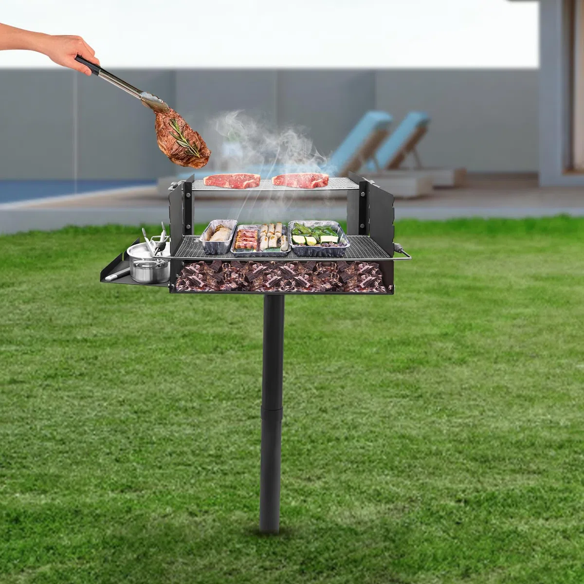 Barbecue a carbonella in acciaio inox, a colonna, con supporto, da giardino, con ripiani laterali, griglia regolabile in altezza, 100 x 65 x 133 cm