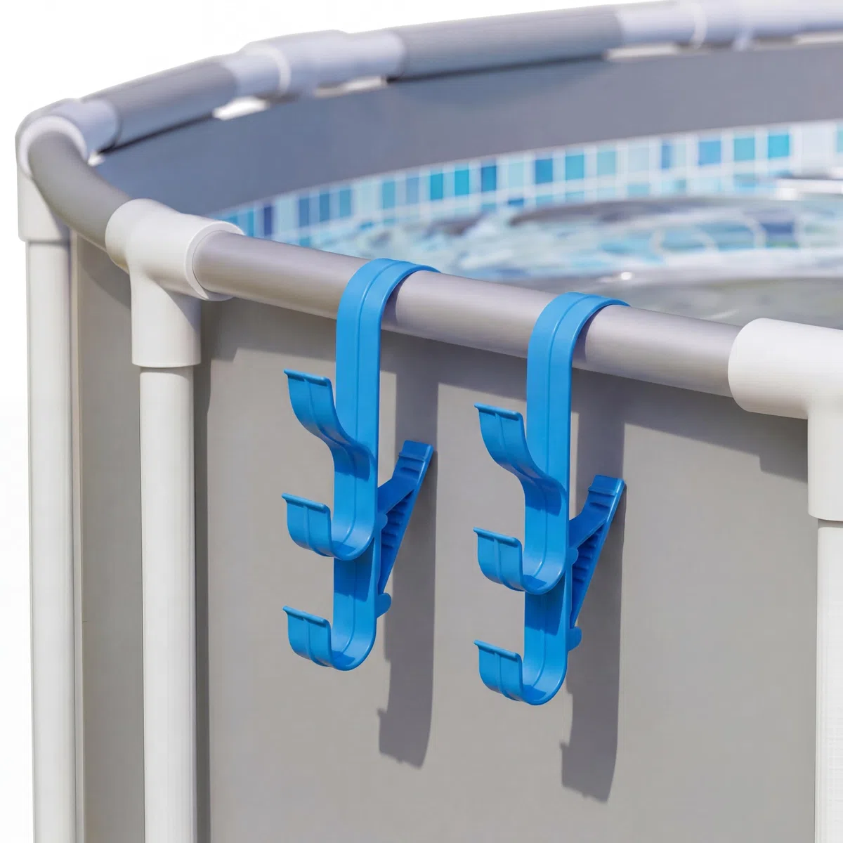 Chumia Confezione da 4 ganci per pali da piscina con 3 ganci, organizer regolabile a bordo piscina, accessori per piscina fuori terra, con asta di supporto per rete skimmer, spazzola, tubo di