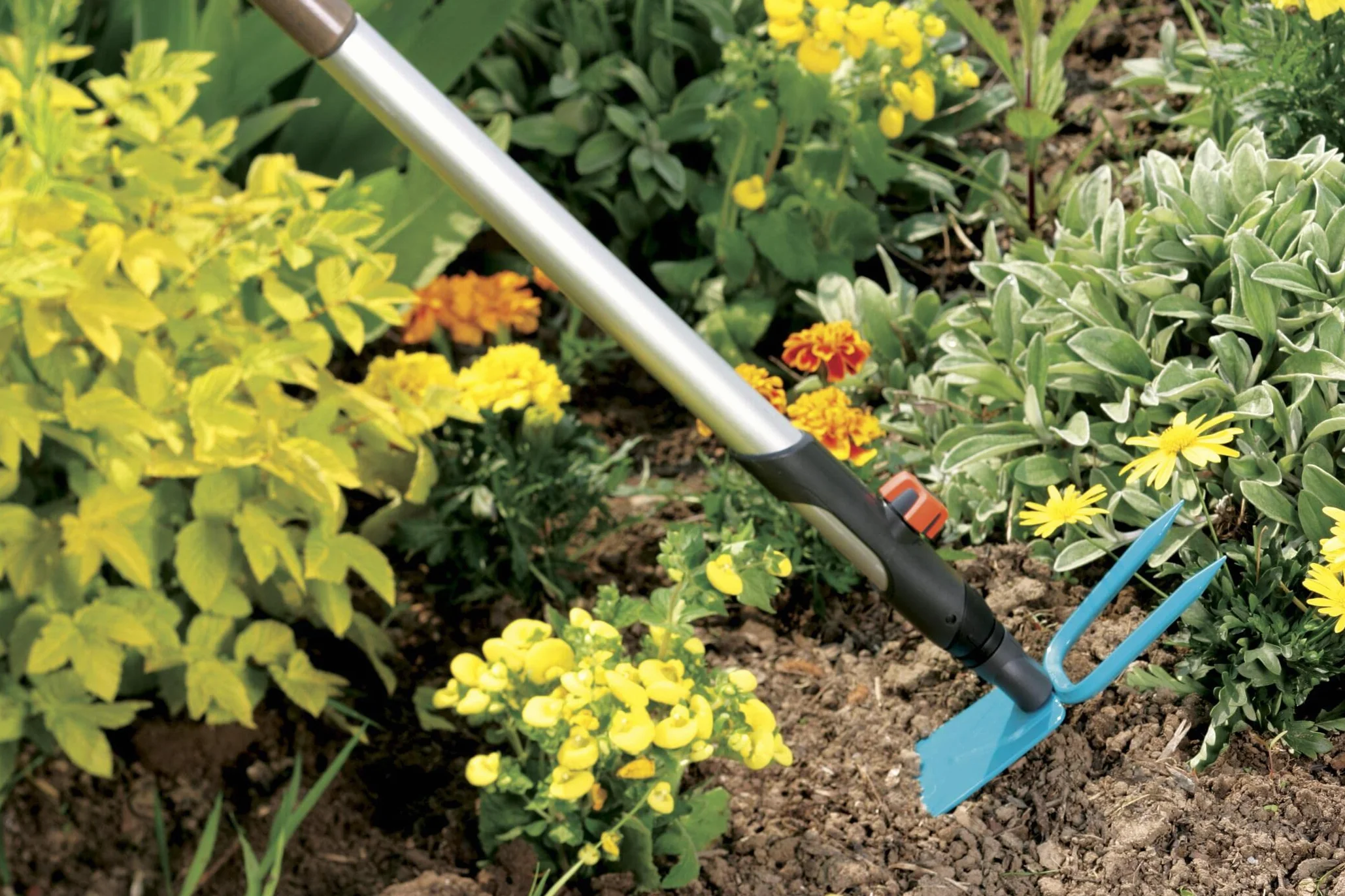 Gardena Zappa combisystem: Zappa con lama a cuore, 2 denti, larghezza di lavoro 7 cm, in acciaio di alta qualità, rivestita con Duroplast (3215-20)