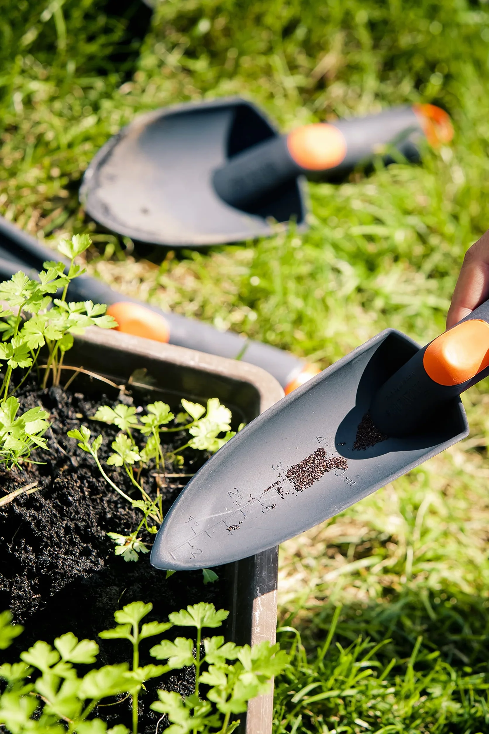 MIVOS Set di Attrezzi da Giardino per la Cura del Giardino - Artiglio - Doppia Zappa - Cazzuola per Fiori - Mini Forchetta - Attrezzi da Giardino in Plastica Rinforzata con Fibra di Vetro